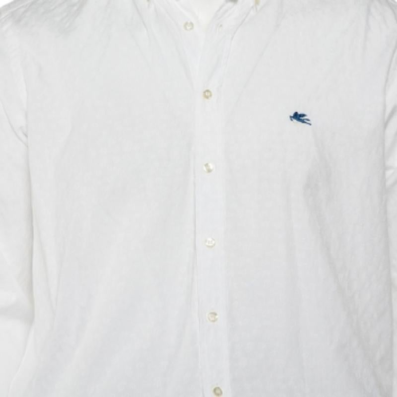 A seamless blend of comfort, class, and style, this Etro shirt is ideal for those office meetings and formal settings. Tailored from cotton in a white shade, the creation is detailed with a paisley pattern all over, cuffed long sleeves, and a