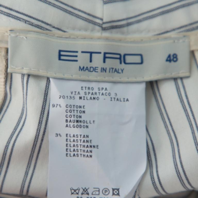 Tailored seamlessly, this pair of pants from Etro will give you a wonderful fitting. The cotton-blend pants are fashioned with belt loops and stripes in a white hue for a stylish touch. Pair it with a black shirt for a smart look.