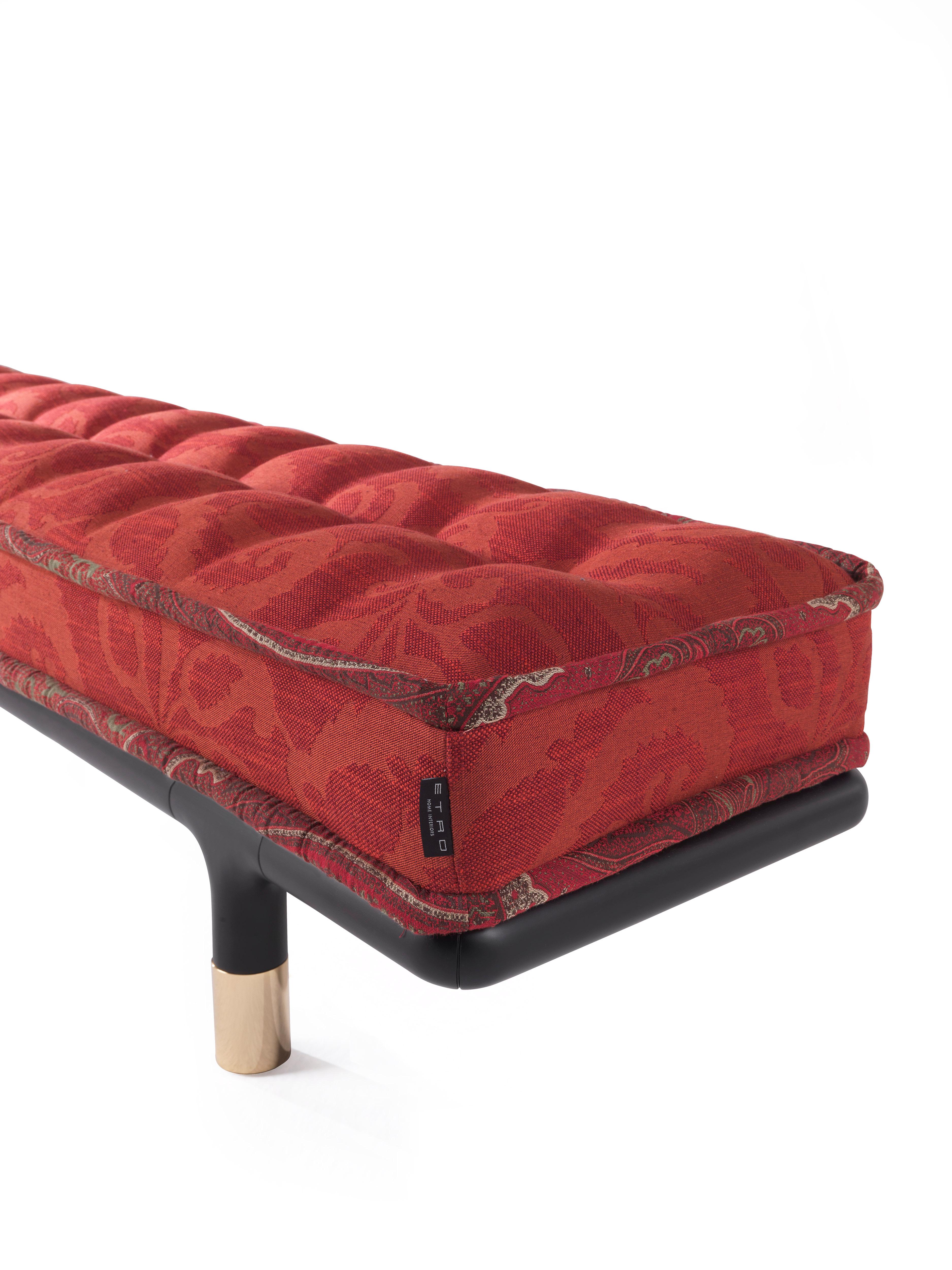 italien Banc en bois du 21e siècle en tissu rouge par Etro Home Interiors en vente