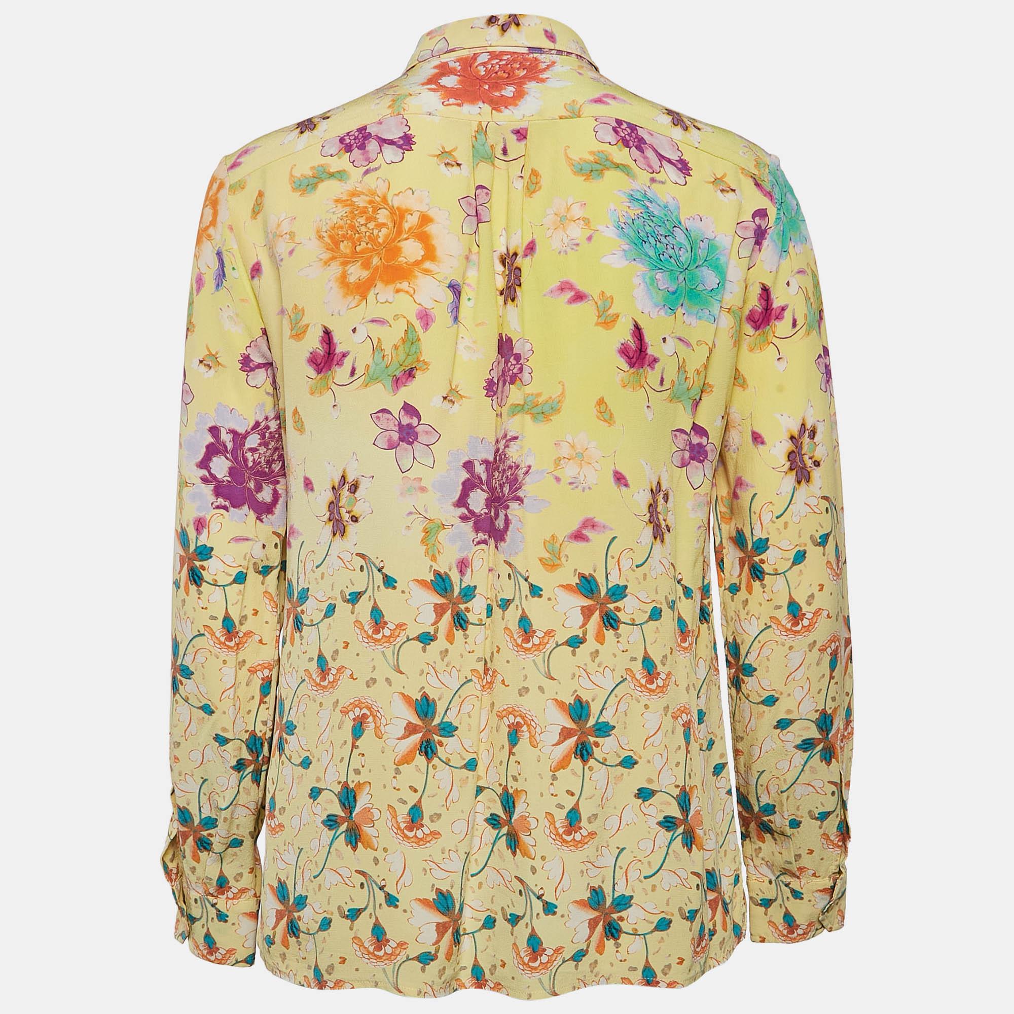 Questa camicia firmata è favolosa. È realizzata con materiali pregiati e presenta una silhouette aderente. Abbinalo a pantaloni e mocassini per un ensemble di tendenza.