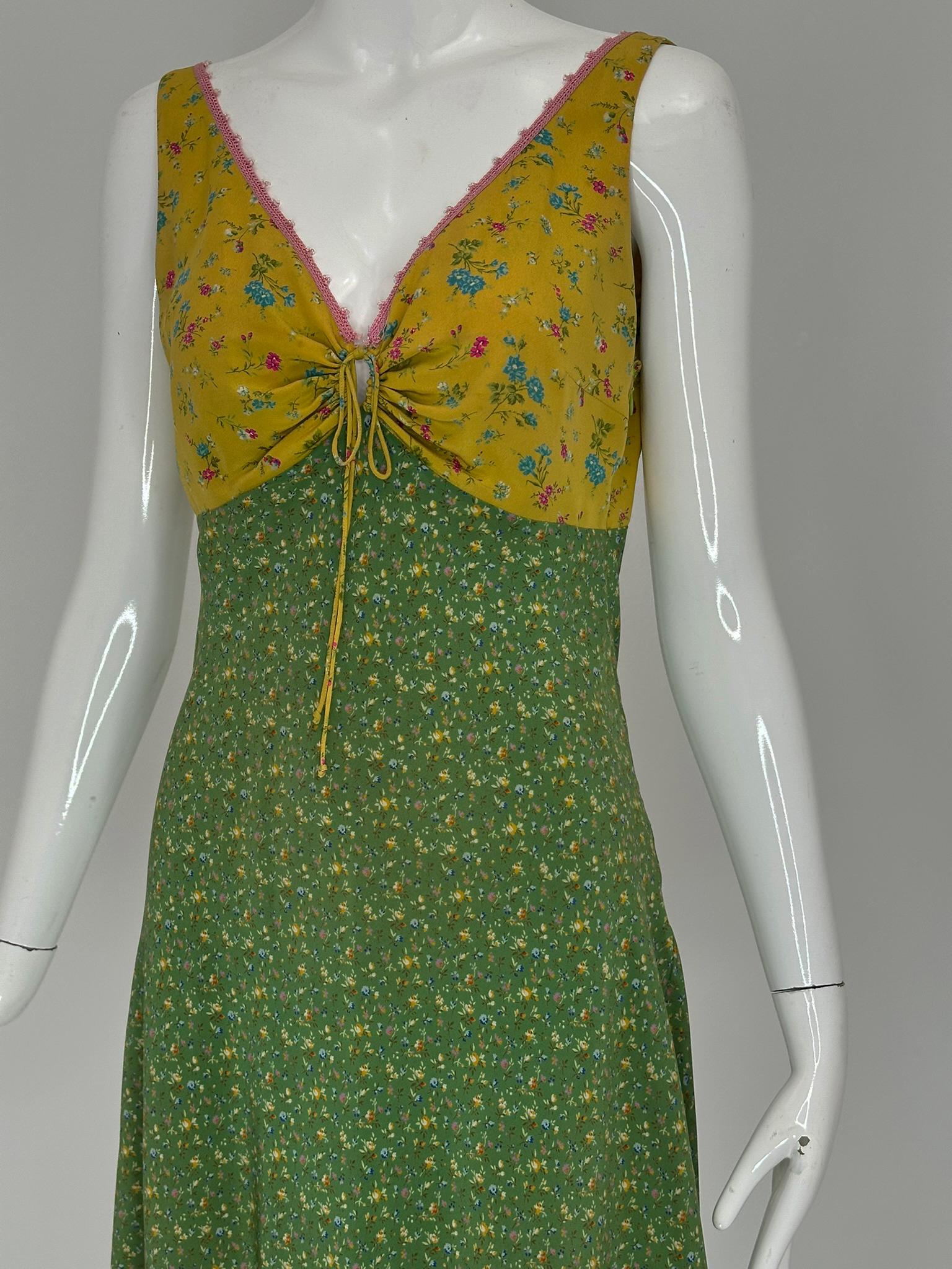 Etro Yellow/Green Mix Mini Floral Print V Neck Crochet Trim Sleeveless Dress 44 in vendita 9