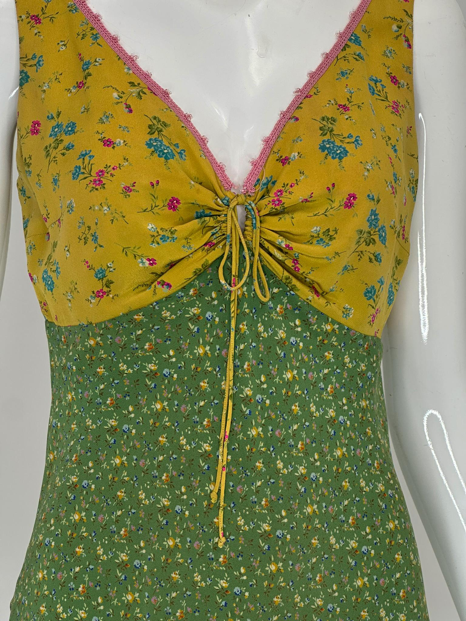 Etro Yellow/Green Mix Mini Floral Print V Neck Crochet Trim Sleeveless Dress 44 in vendita 10