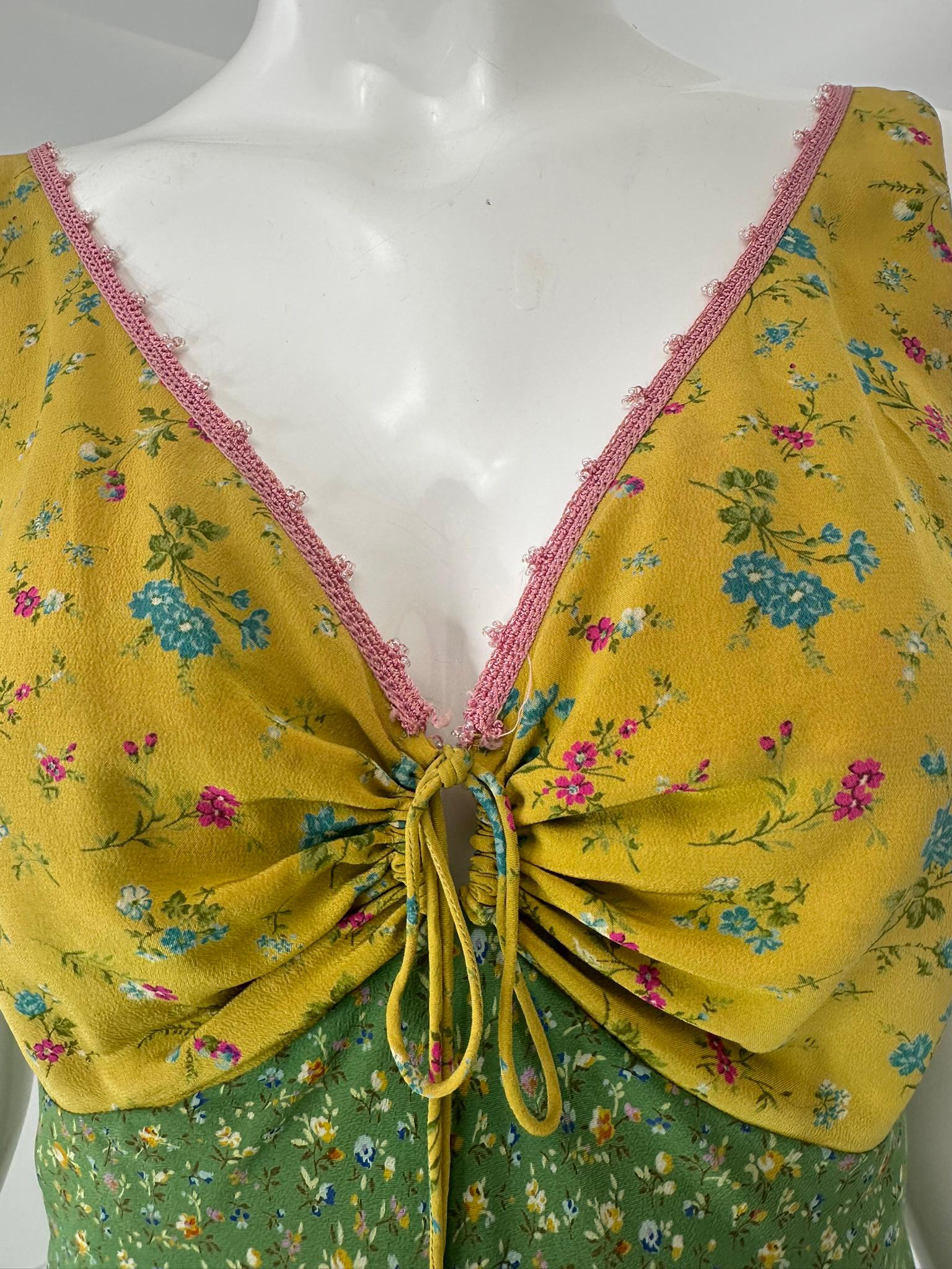 Etro Yellow/Green Mix Mini Floral Print V Neck Crochet Trim Sleeveless Dress 44 in vendita 11