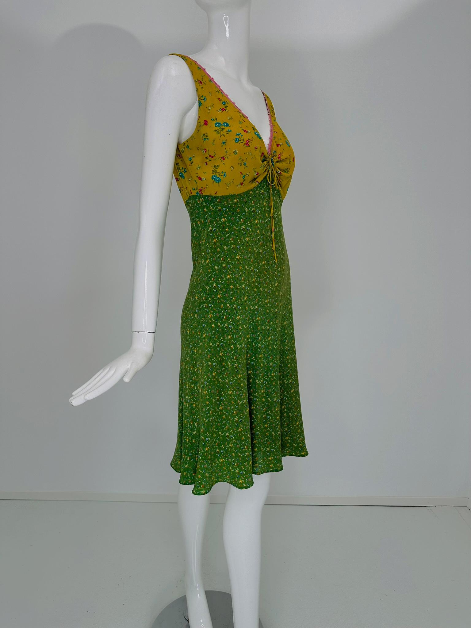 Verde Etro Yellow/Green Mix Mini Floral Print V Neck Crochet Trim Sleeveless Dress 44 in vendita