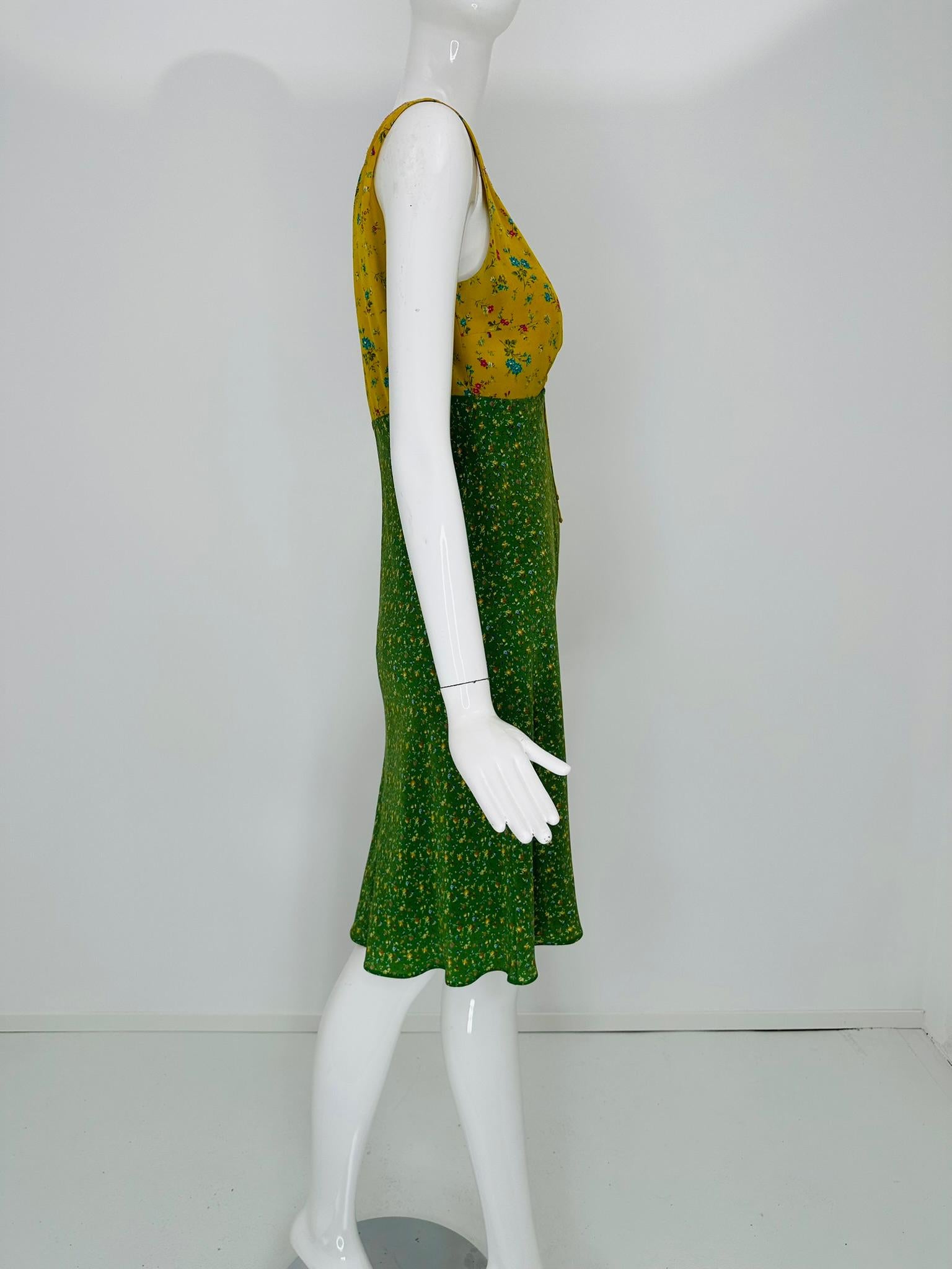 Donna Etro Yellow/Green Mix Mini Floral Print V Neck Crochet Trim Sleeveless Dress 44 in vendita