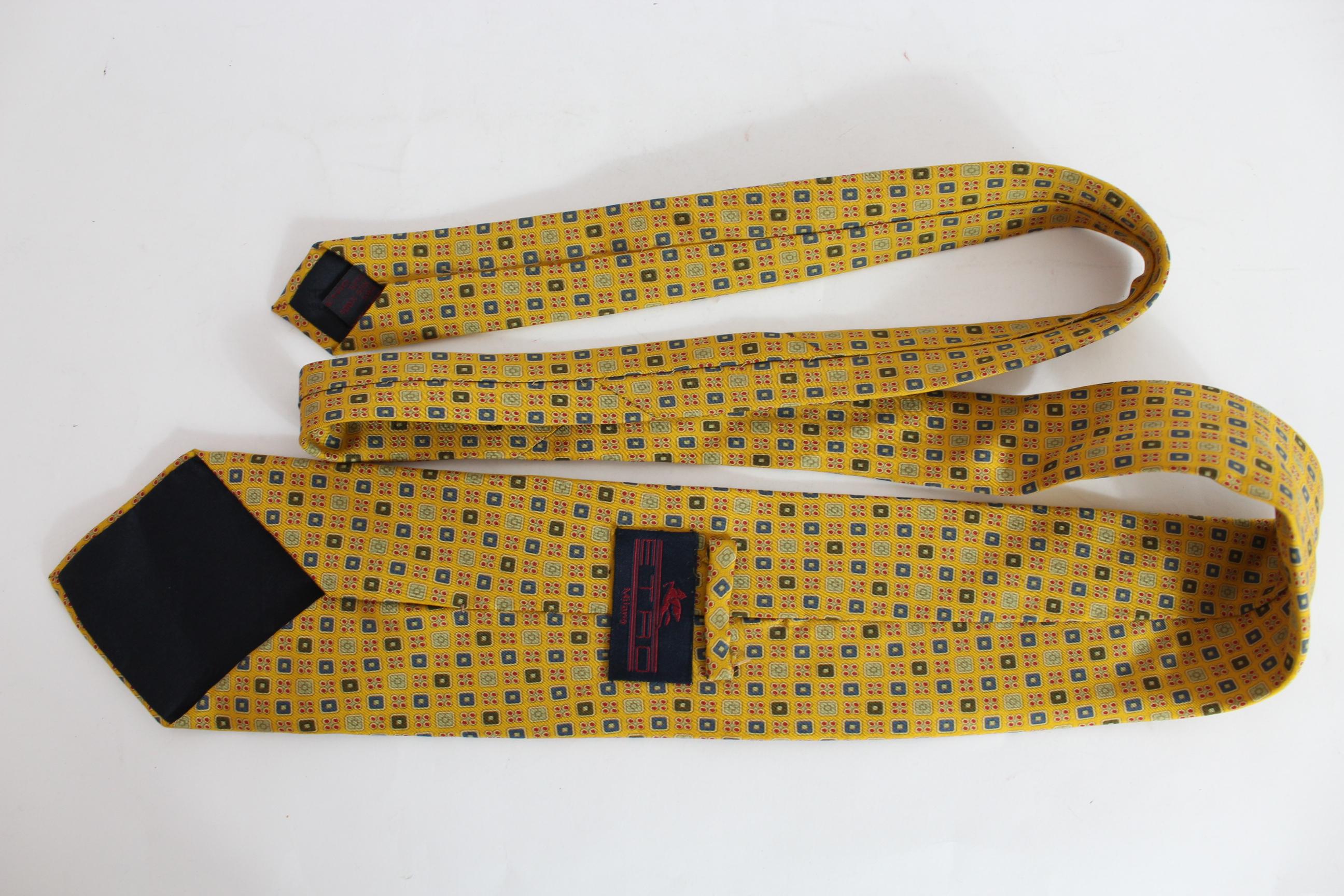 Etro 90s vintage silk yellow tie. Blue and red checked pattern. Made in Italy.

Length: 145 cm
Width: 10 cm
