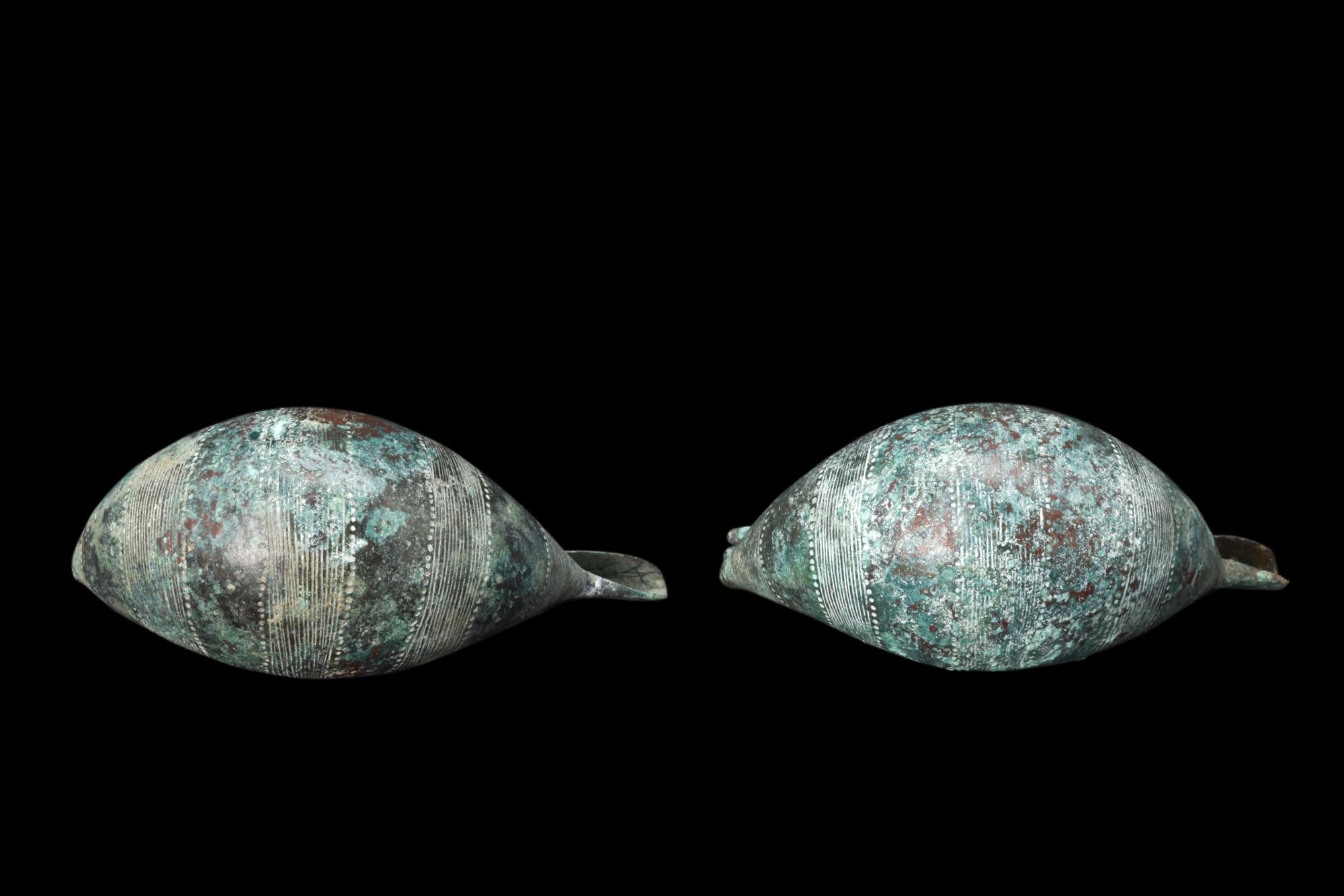 Paar Sanguisuga-Broschen aus etrsucanischer Bronze im Sanguisuga-Stil im Zustand „Gut“ im Angebot in London, GB