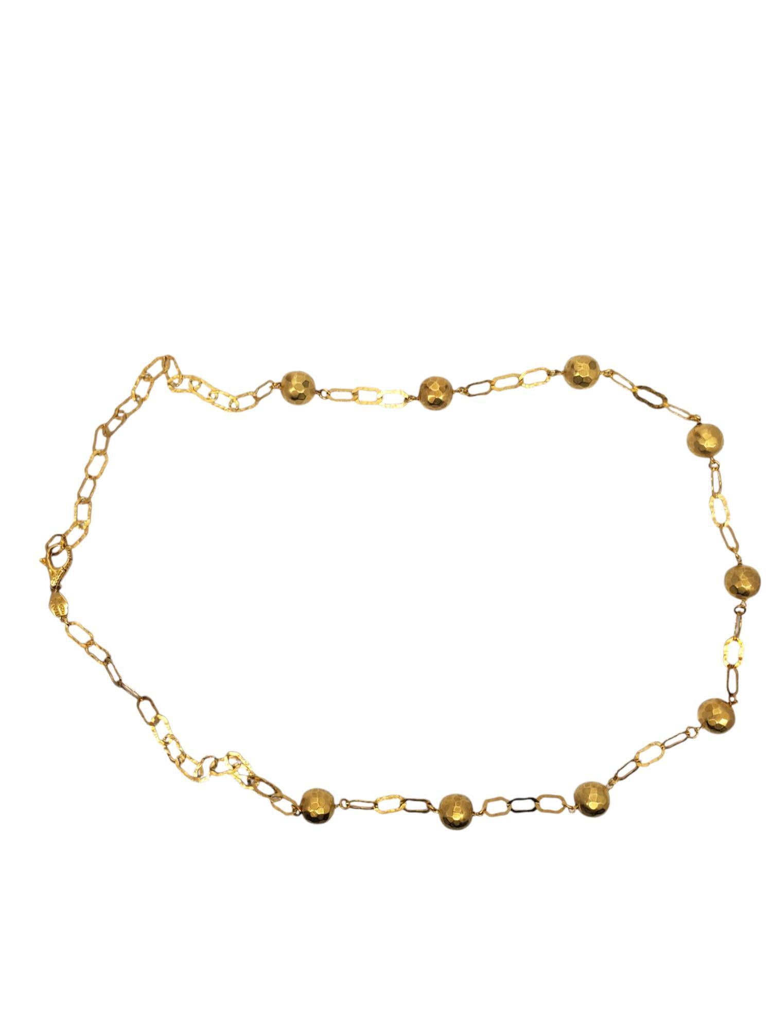 Etrusca - Collana con perline e catena a maglie in argento sterling - A. Silver

Questa splendida collana in tonalità oro presenta perline martellate e maglie ovali in argento sterling con chiusura a moschettone di Etrusca.

Dimensioni: 30