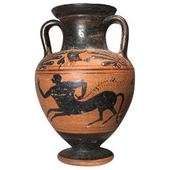 Etruskische schwarzfigurige Amphora mit der Darstellung dreier galoppierender Centauri:: um 500 v. Chr