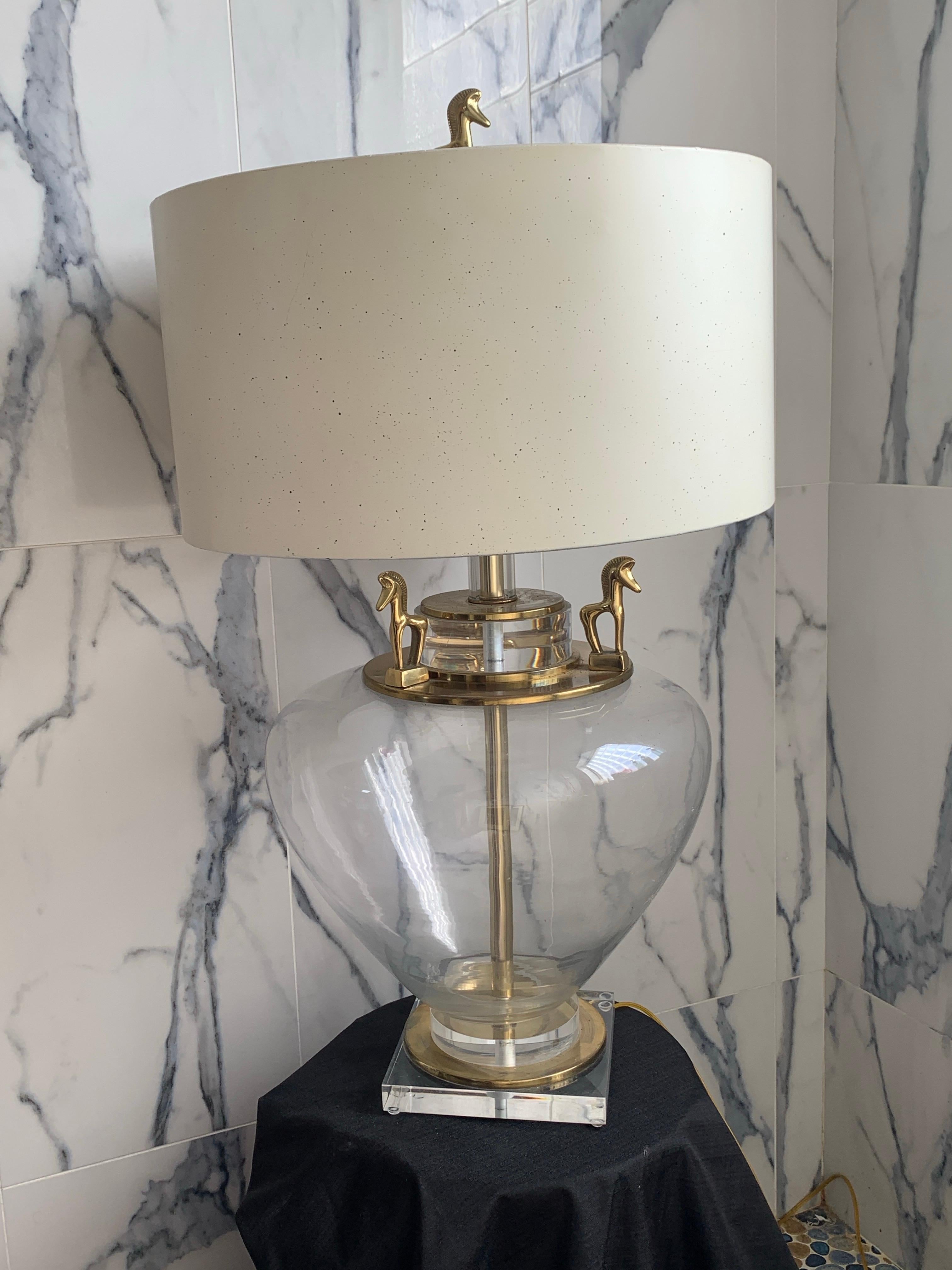 Etruscan Brass Horse and Clear Glass Modern Large Table Lamp w/ Lucite Base For Sale 6