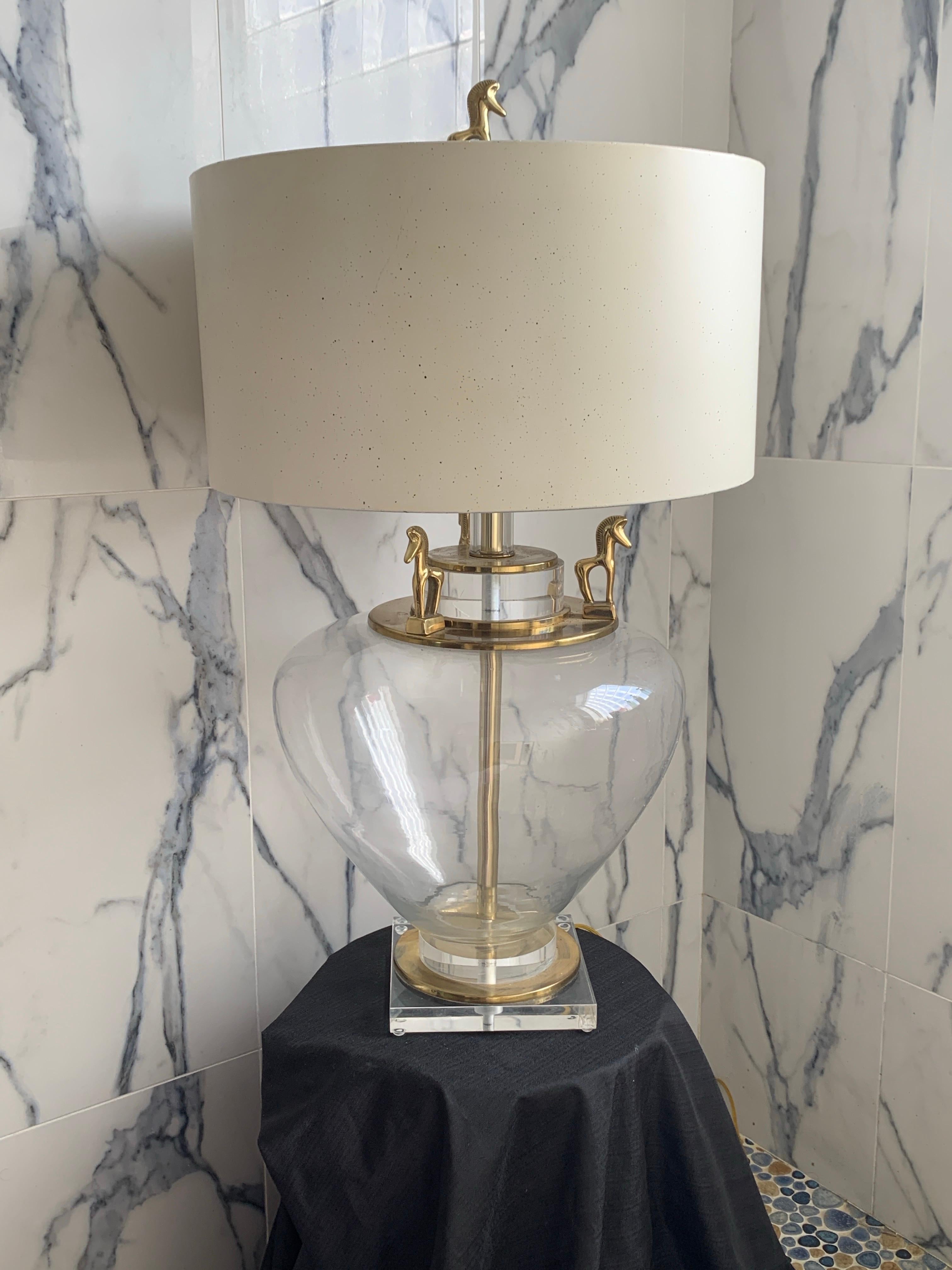 Late 20th Century Etruscan Brass Horse and Clear Glass Modern Large Table Lamp w/ Lucite Base For Sale