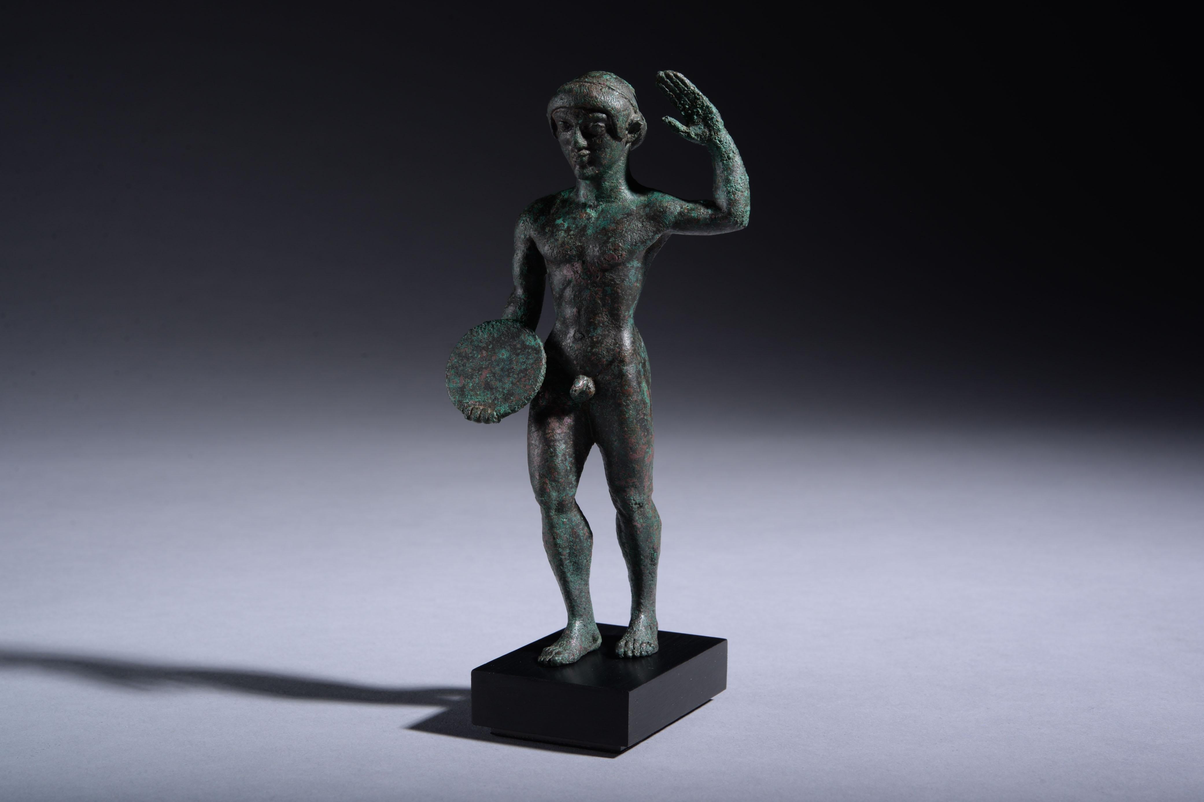 Etruscan Bronze Statuette of Discus Thrower For Sale 1
