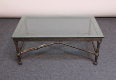 Table basse «trusque » en bronze avec décoration serpentine de Christopher Chodoff