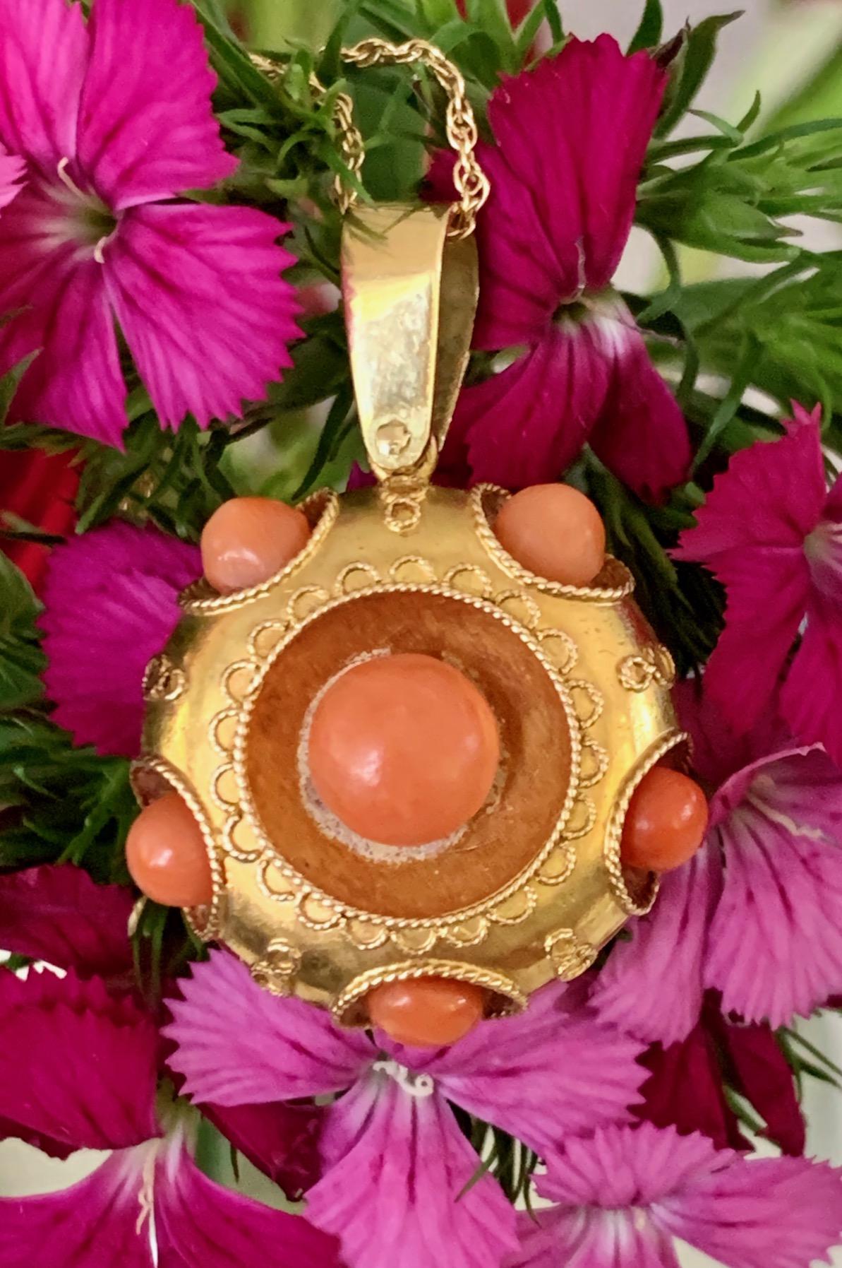 This lovely Etruscan salmon Coral cabochon 18 karat yellow Gold pendant is a locket which hangs from an 18