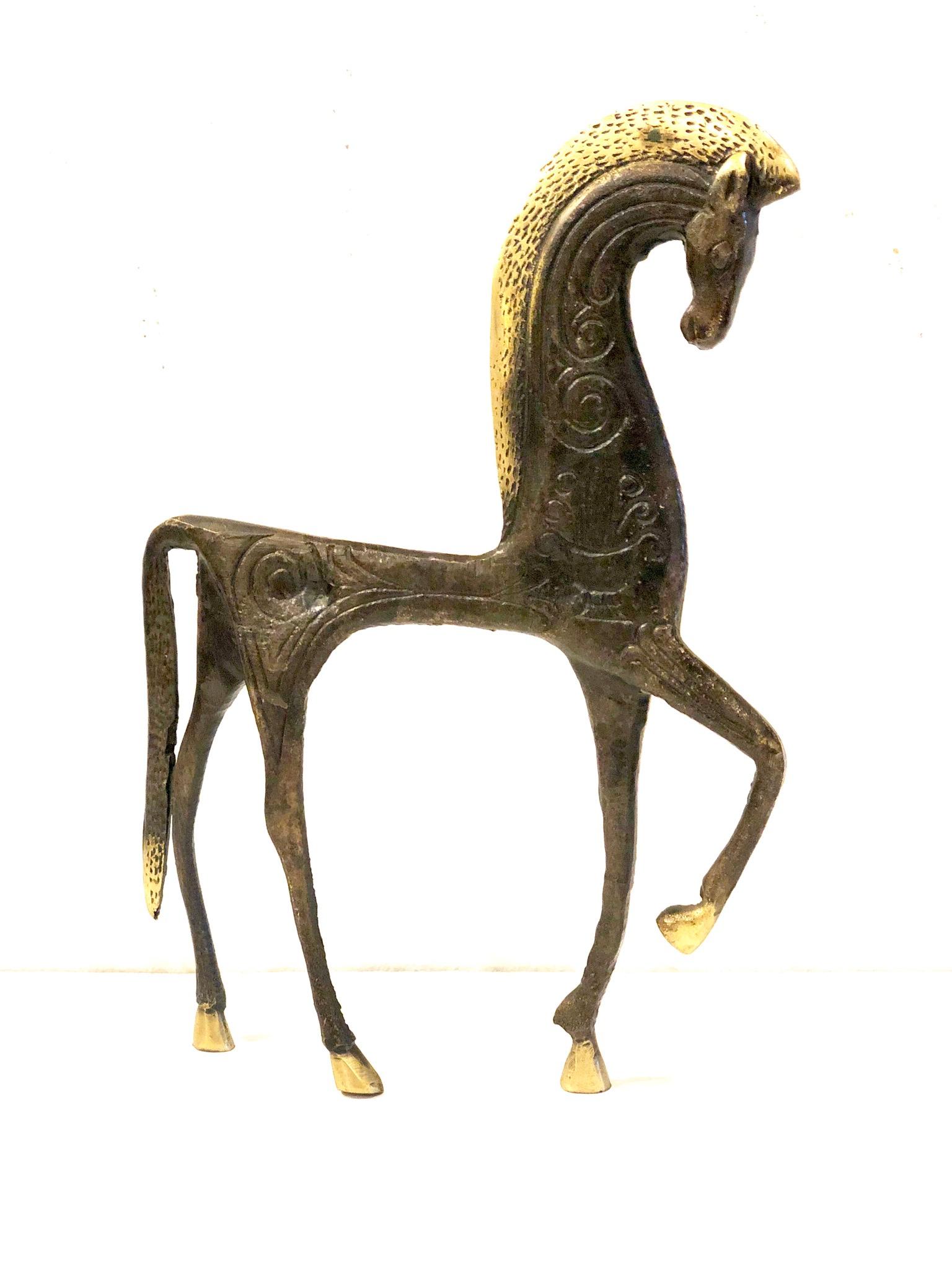 Simple elegant Etruscan horse sculpture attributed to Francesco Simoncini, circa 1970s in a patinated brass finish.