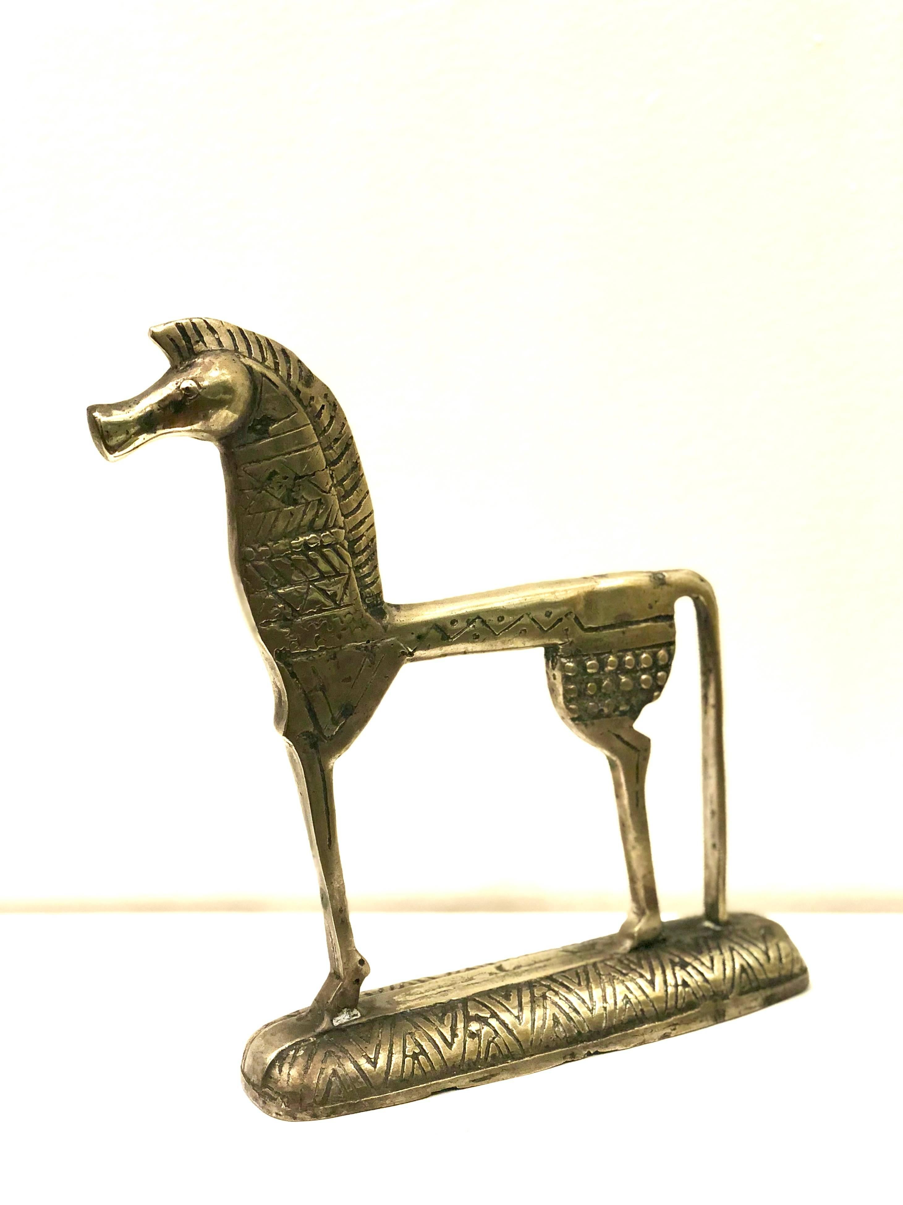 Simple elegant Etruscan brass horse sculpture, circa 1970s in a patinated brass finish.