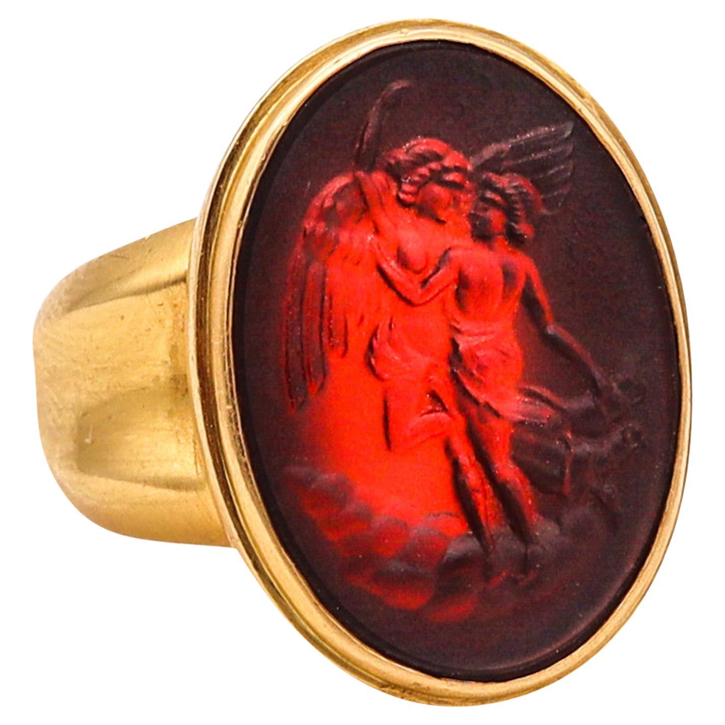 Bague cocktail sigillaire étrusque en or jaune 18 carats avec cornaline sculptée