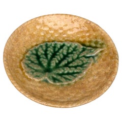 Burriera etrusca in maiolica con foglie di begonia, 1890 circa