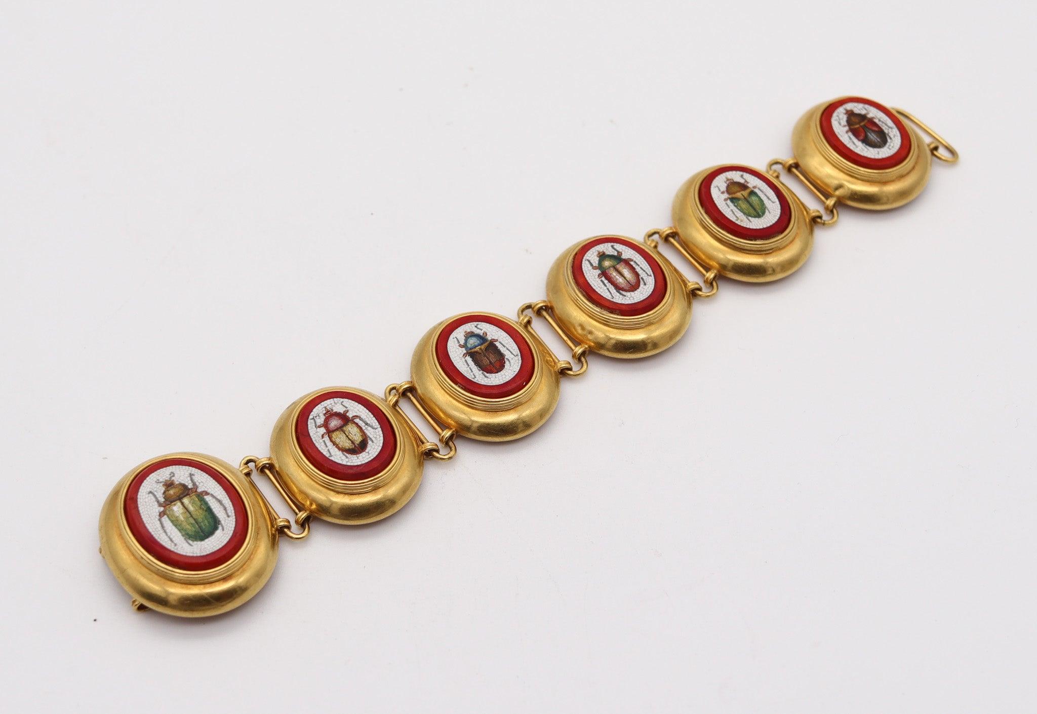 ETRUSCAN REVIVAL 1850 Papal States Scarab Micro Mosaic Bracelet In 22Kt Gold In Excellent Condition In Miami, FL