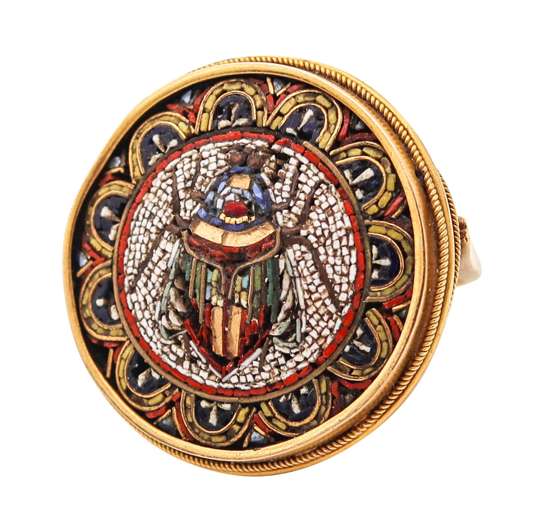 ETRUSCO REVIVAL 1880 Anillo victoriano de micromosaico de escarabajo en oro amarillo de 18 quilates