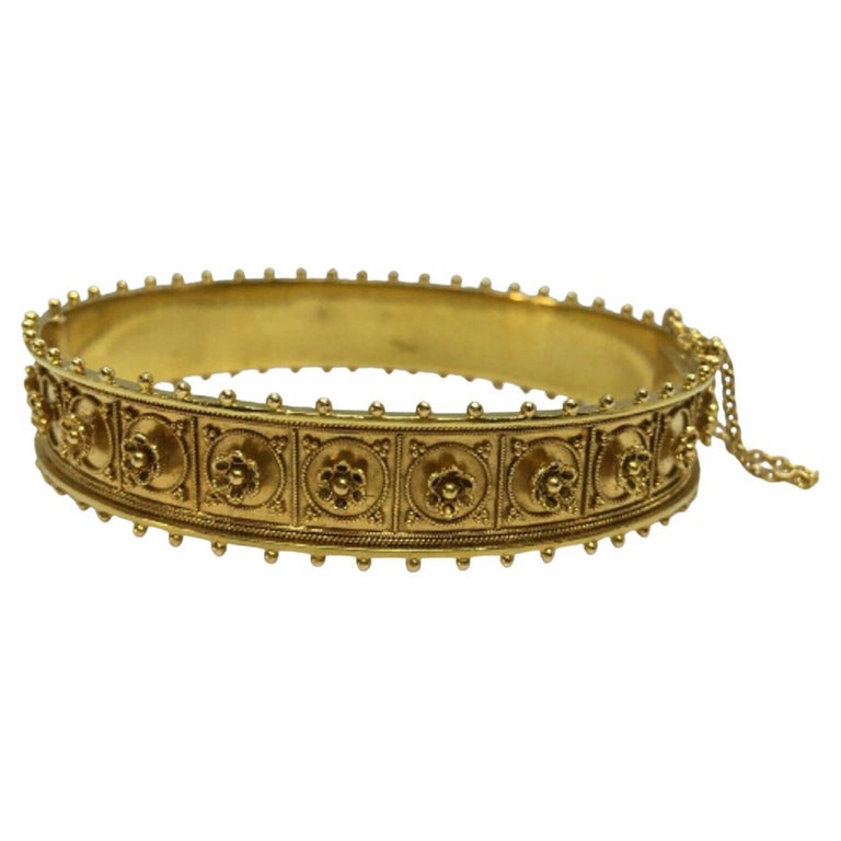 Bracelet granulation à charnière en or 15 carats de style néo-étrusque des  années 1880, marqué anglais En vente sur 1stDibs