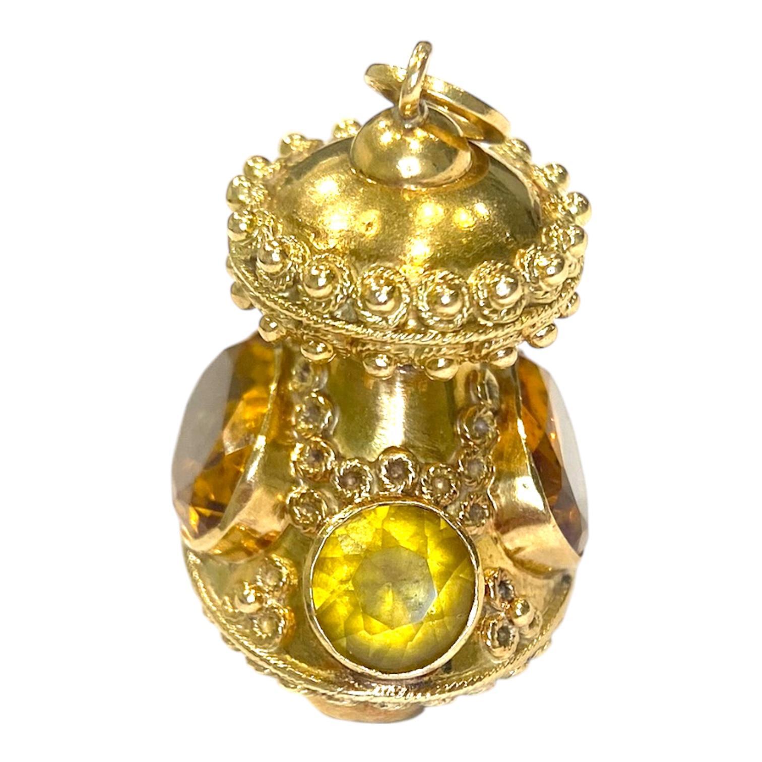 Néo-étrusque Pendentif à breloques en or 18K avec citrine de style néo-étrusque en vente
