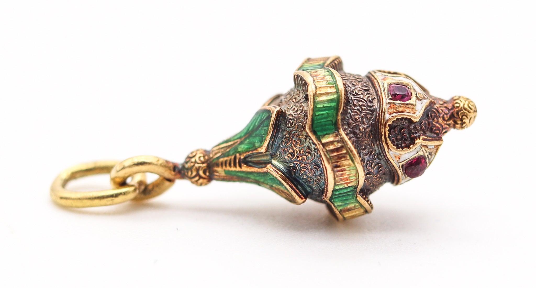 Néo-étrusque ETRUSCAN REVIVAL 1900 Breloque pendentif en or 18Kt émaillé français avec rubis en vente