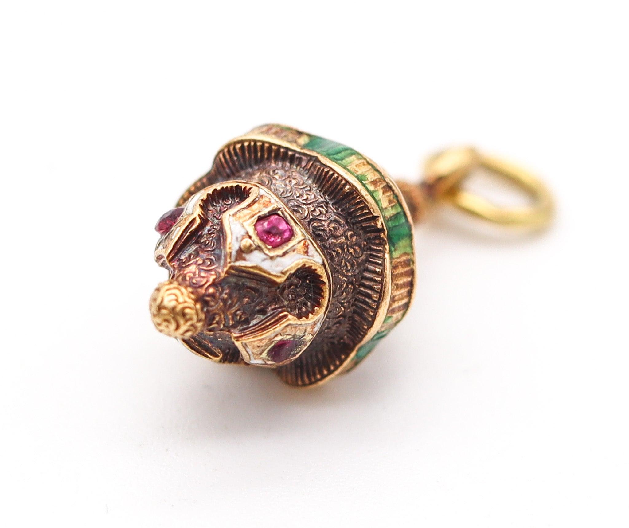 Taille vieille Europe ETRUSCAN REVIVAL 1900 Breloque pendentif en or 18Kt émaillé français avec rubis en vente