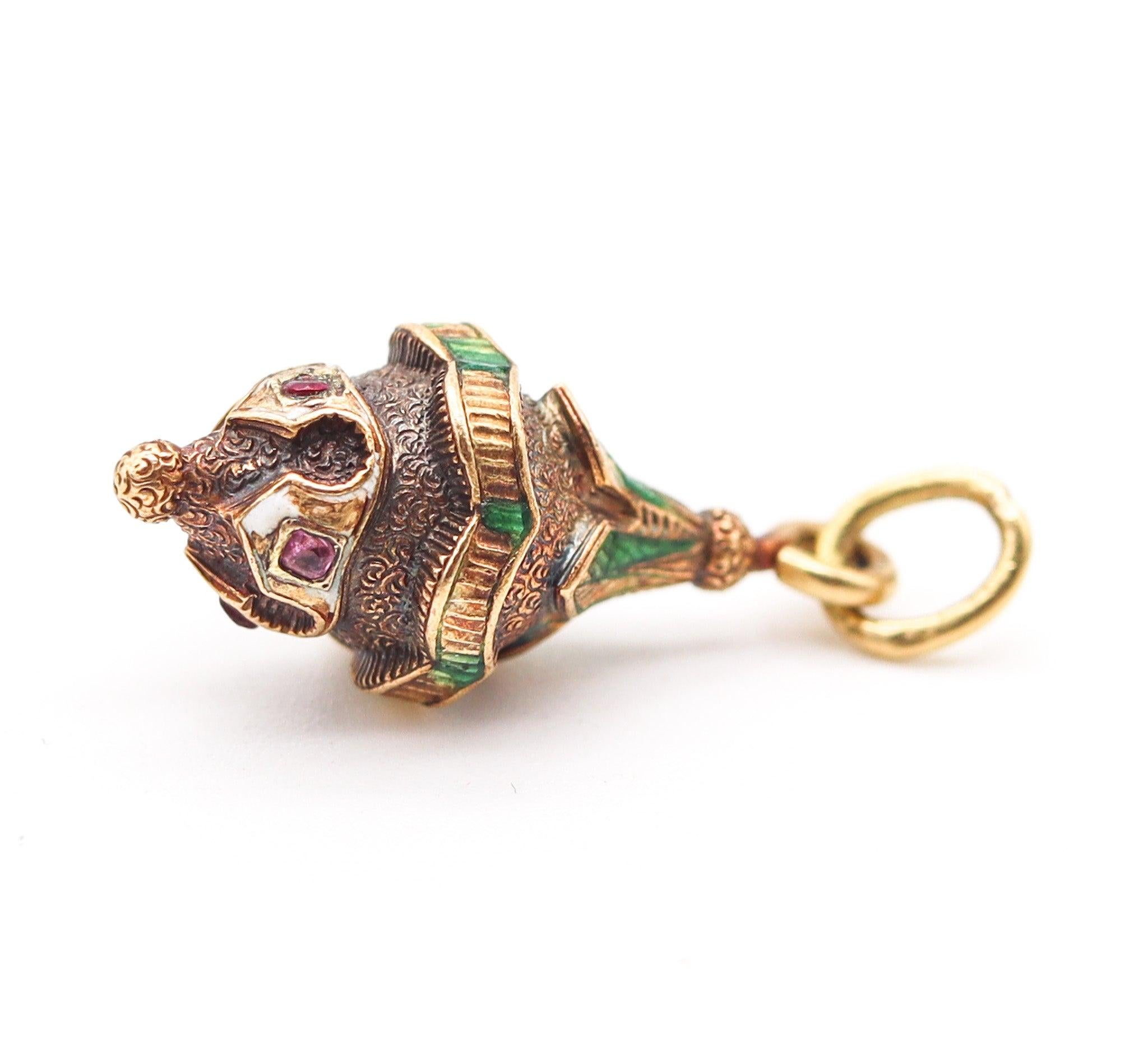 ETRUSCAN REVIVAL 1900 Breloque pendentif en or 18Kt émaillé français avec rubis en vente 2