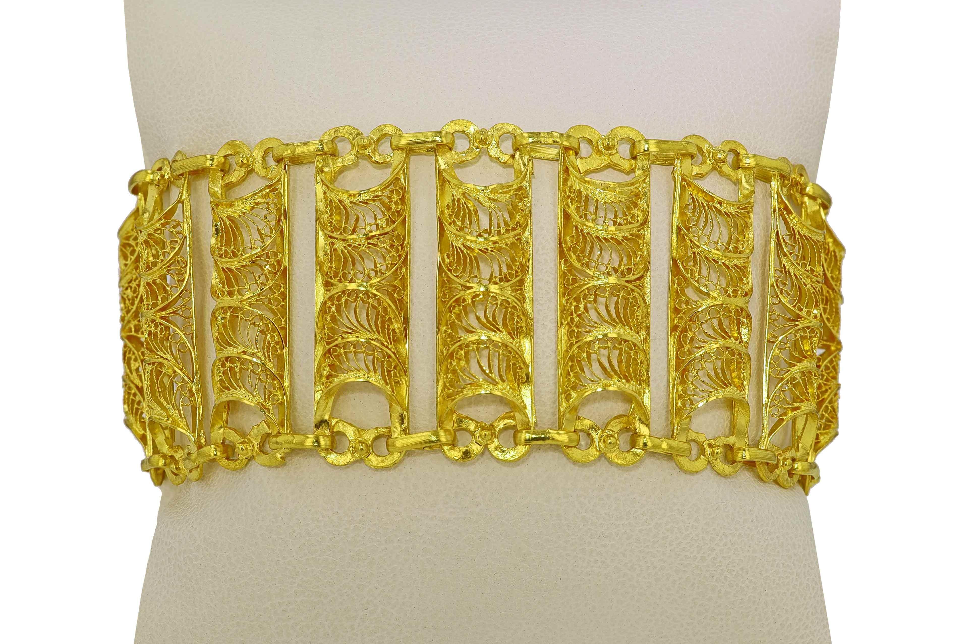 Etruscan Revival 22 Karat Gold Wide Filigree Link Bracelet For Sale 1