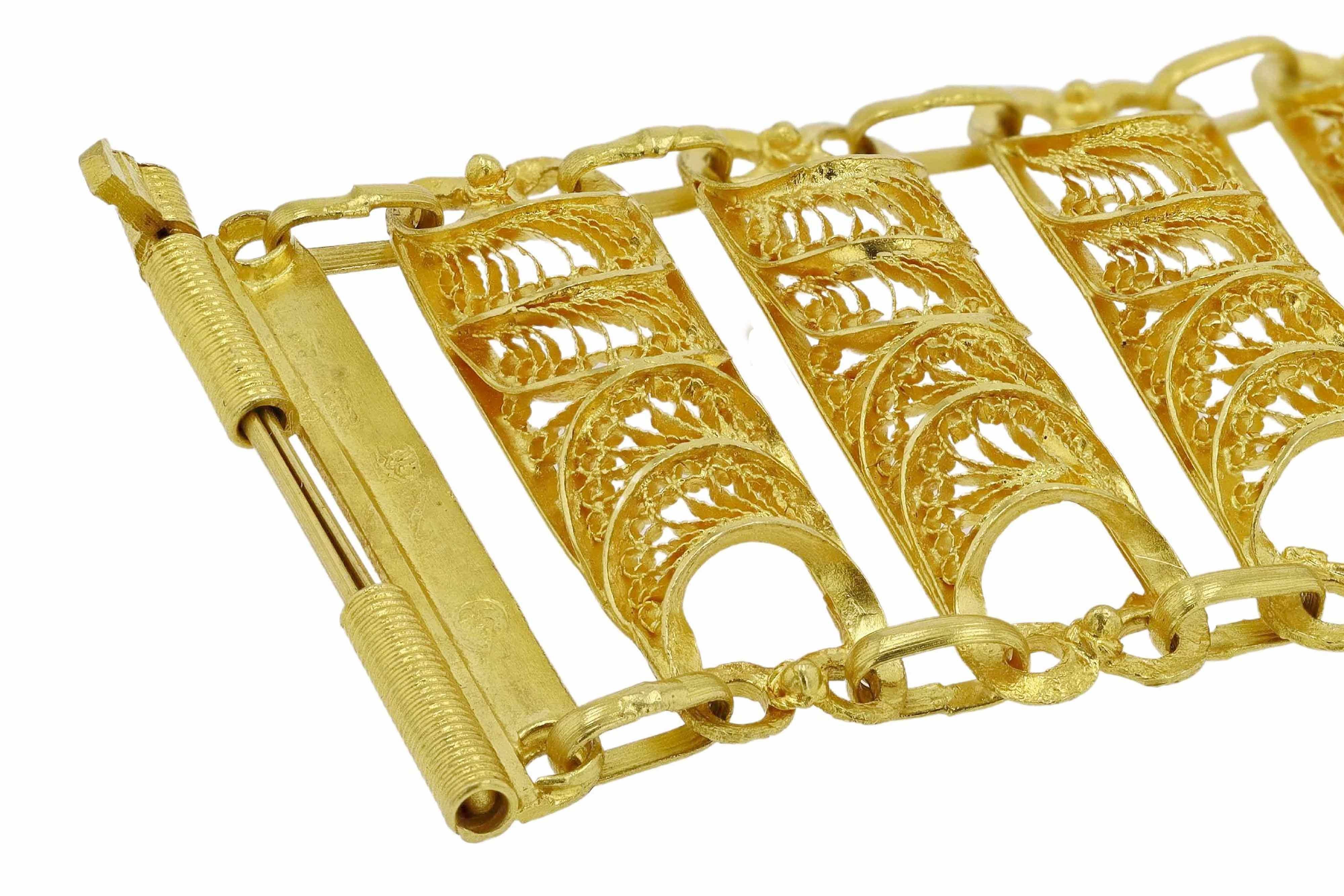 Etruscan Revival 22 Karat Gold Wide Filigree Link Bracelet For Sale 2