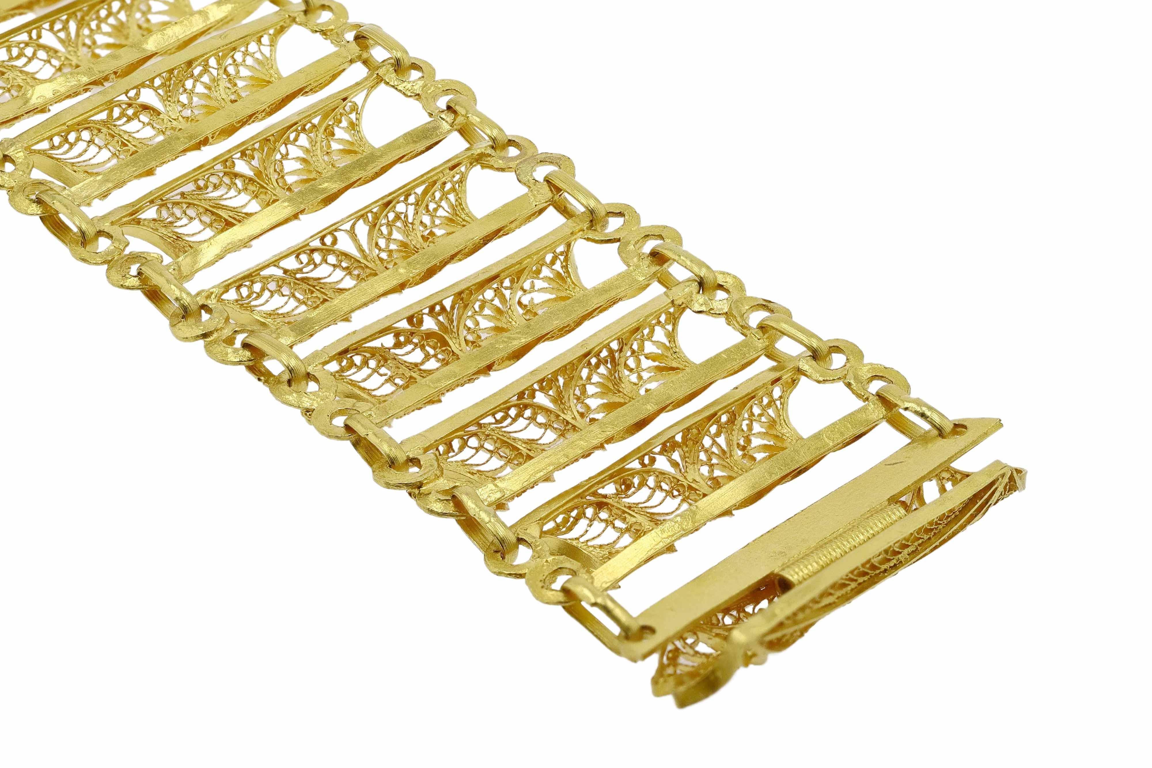 Etruscan Revival 22 Karat Gold Wide Filigree Link Bracelet For Sale 3