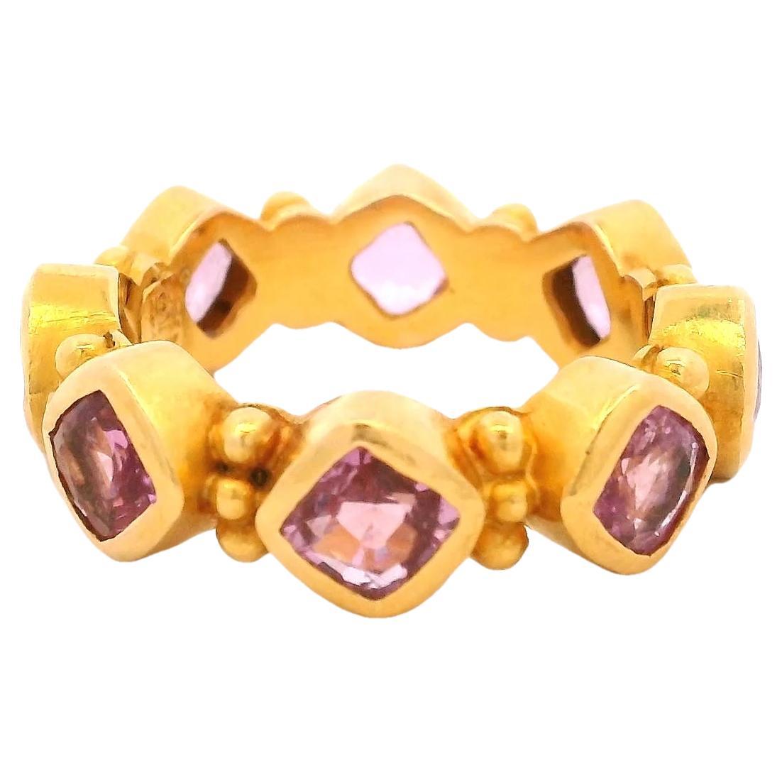 Anello Etruscan Revival a fascia per l'eternità in oro giallo 22 carati con tormalina rosa, italiano in vendita