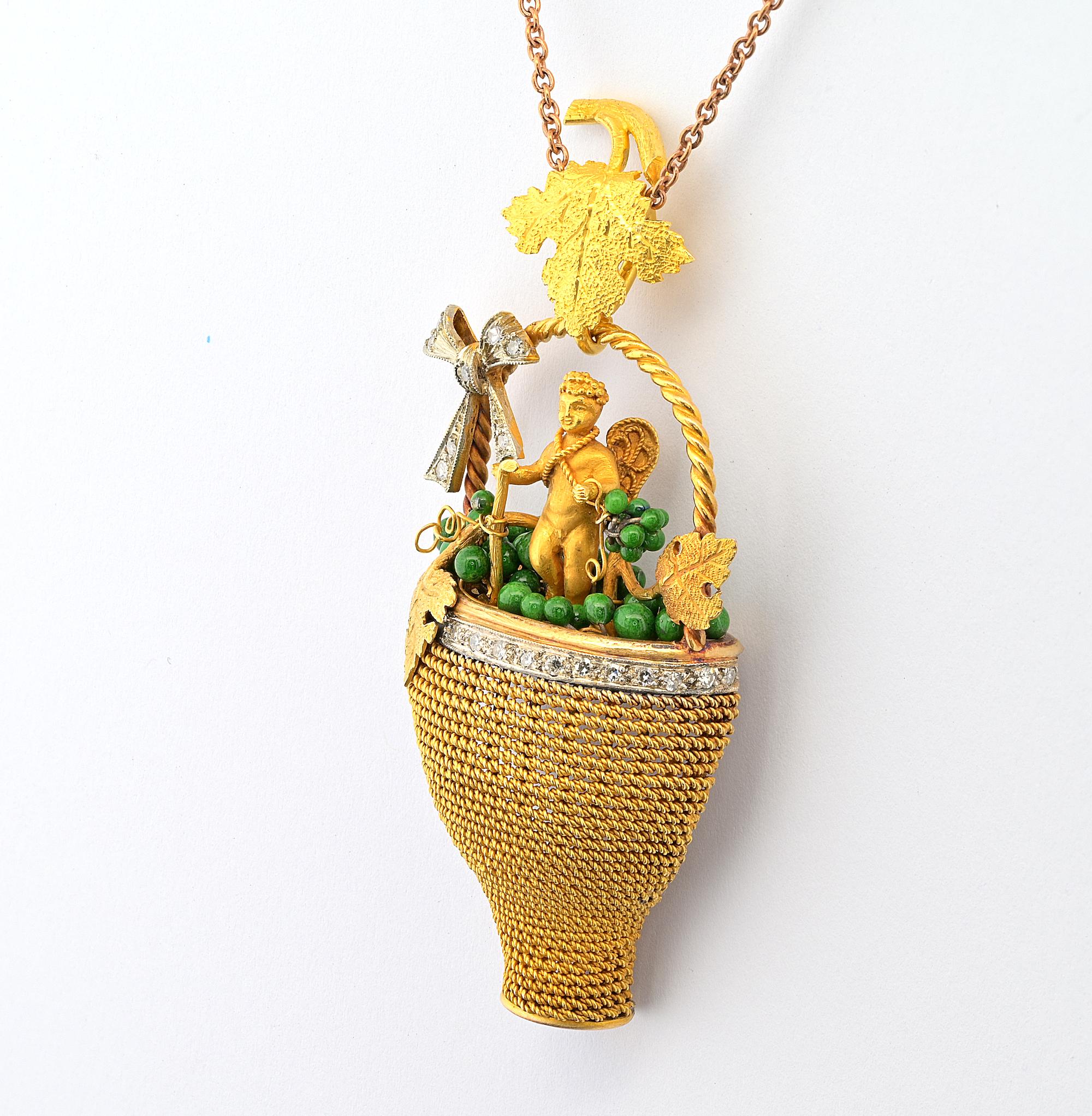 Ciondolo etrusco revival Bacchus Allegory Amazing 18 KT Diamond Enamel Rare In condizioni buone in vendita a Napoli, IT