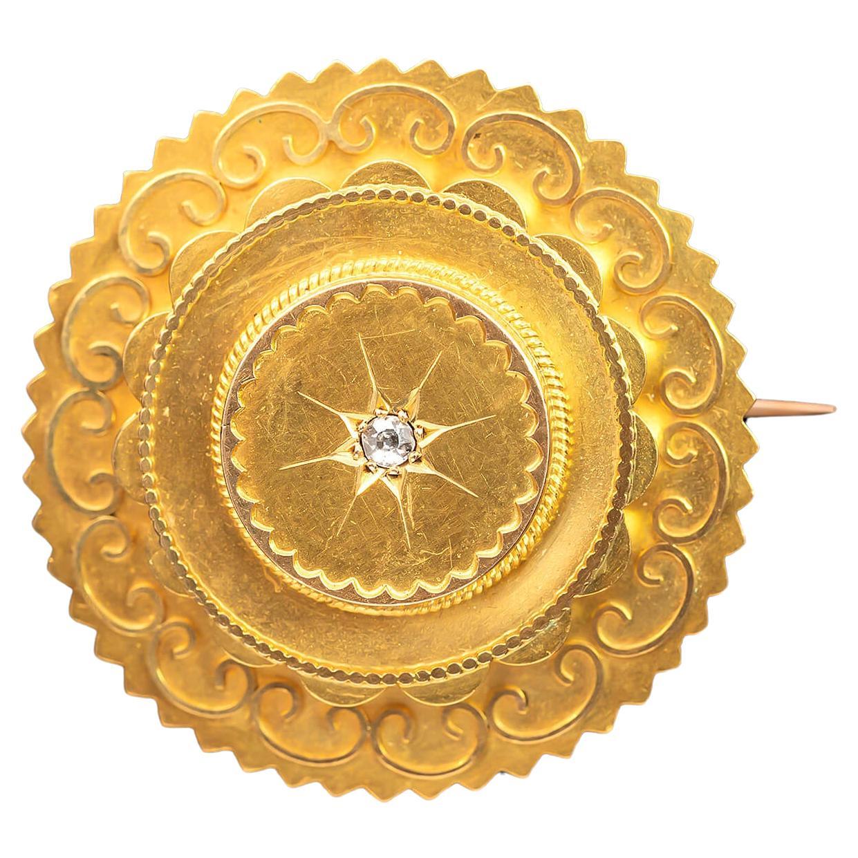 Medaillonbrosche im etruskischen Revival-Stil mit Diamantenbesatz, um 1880 im Angebot