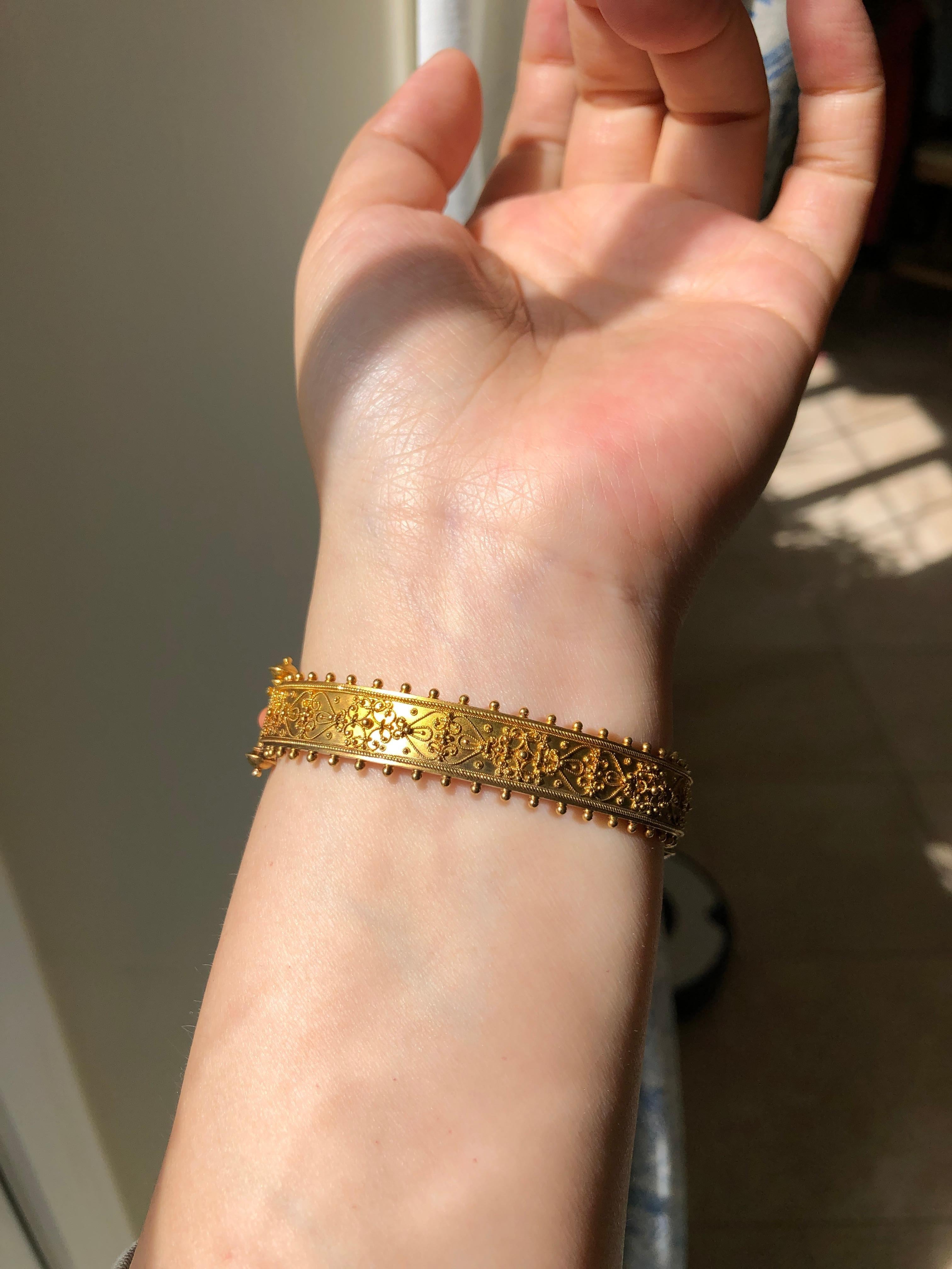 Etruscan Revival Gold and Coral Hinged Bangle In Excellent Condition In Banbury, GB