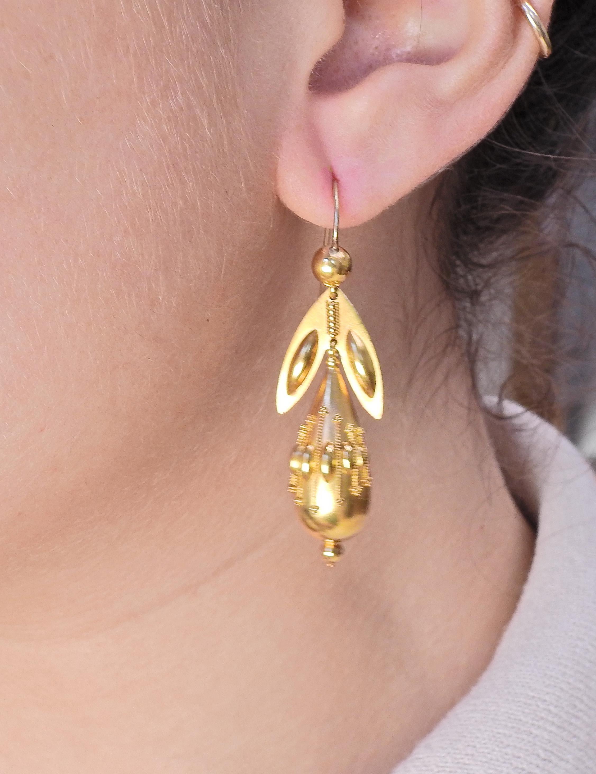 Etruscan Revival Gold Drop Earrings In Excellent Condition In New York, NY