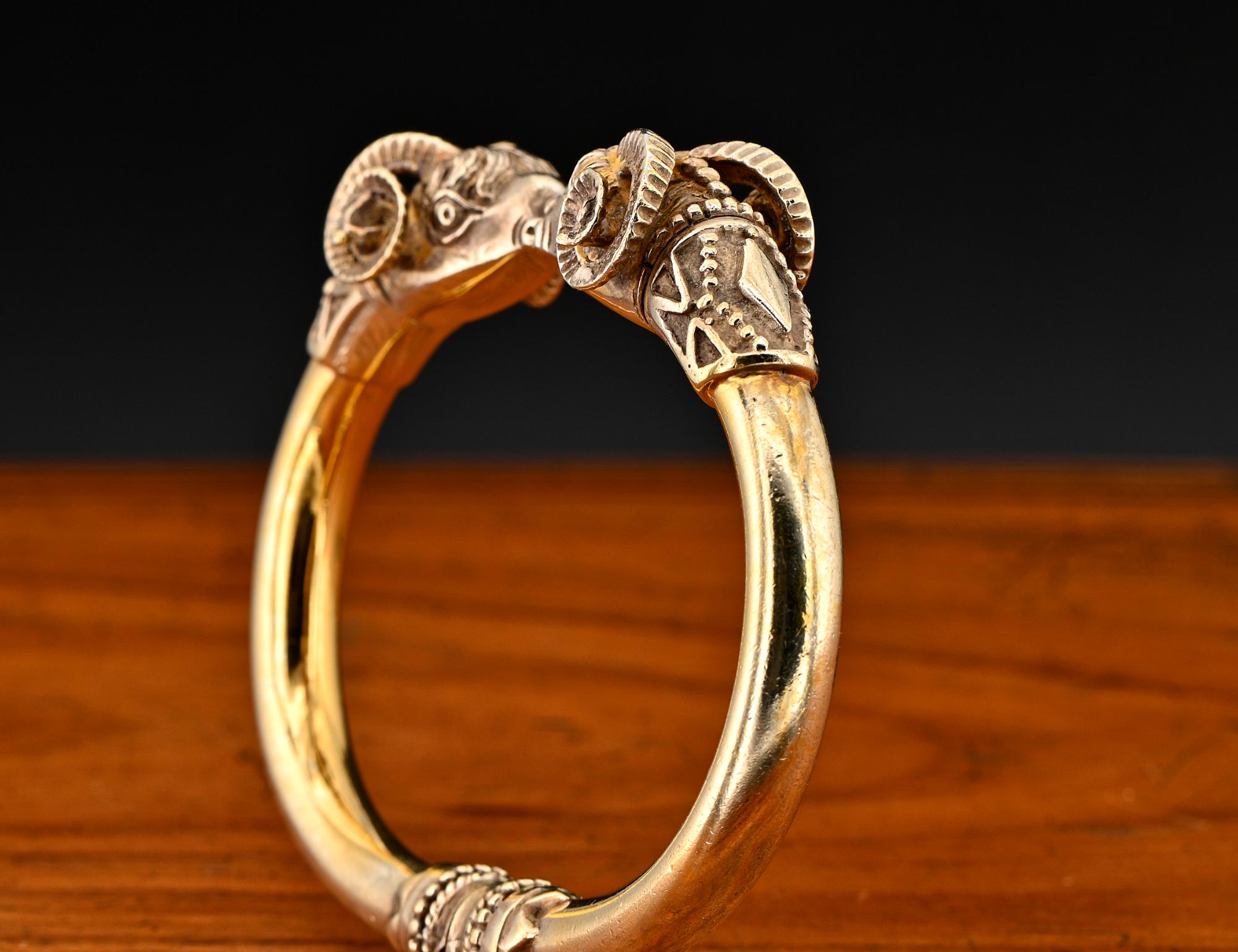 Etruscan Revival Rams Head 18 Kt Bangle In Good Condition For Sale In Napoli, IT