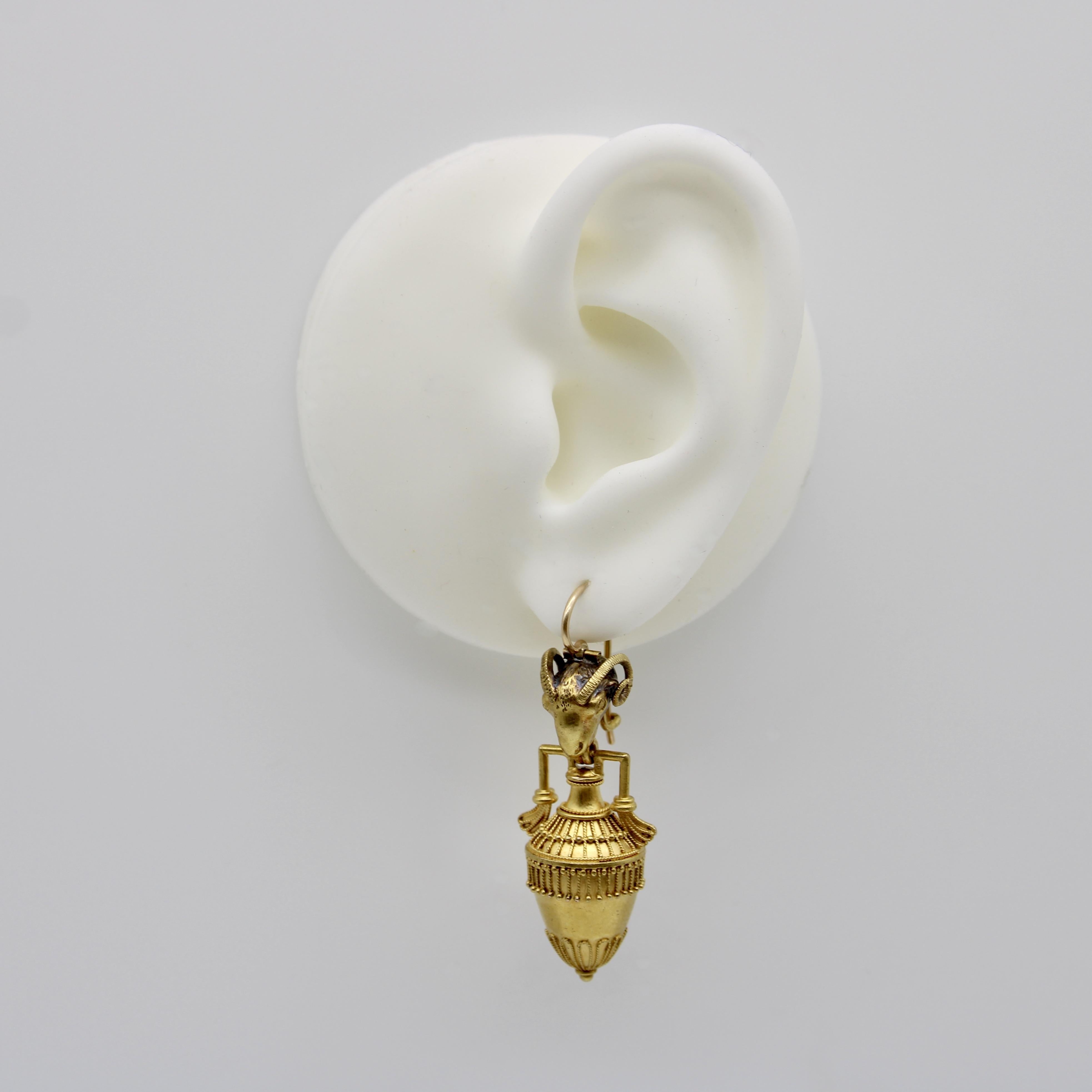 Boucles d'oreilles Cannetille en or 14K avec tête de bélier et Amphora de style néo-étrusque en vente 6