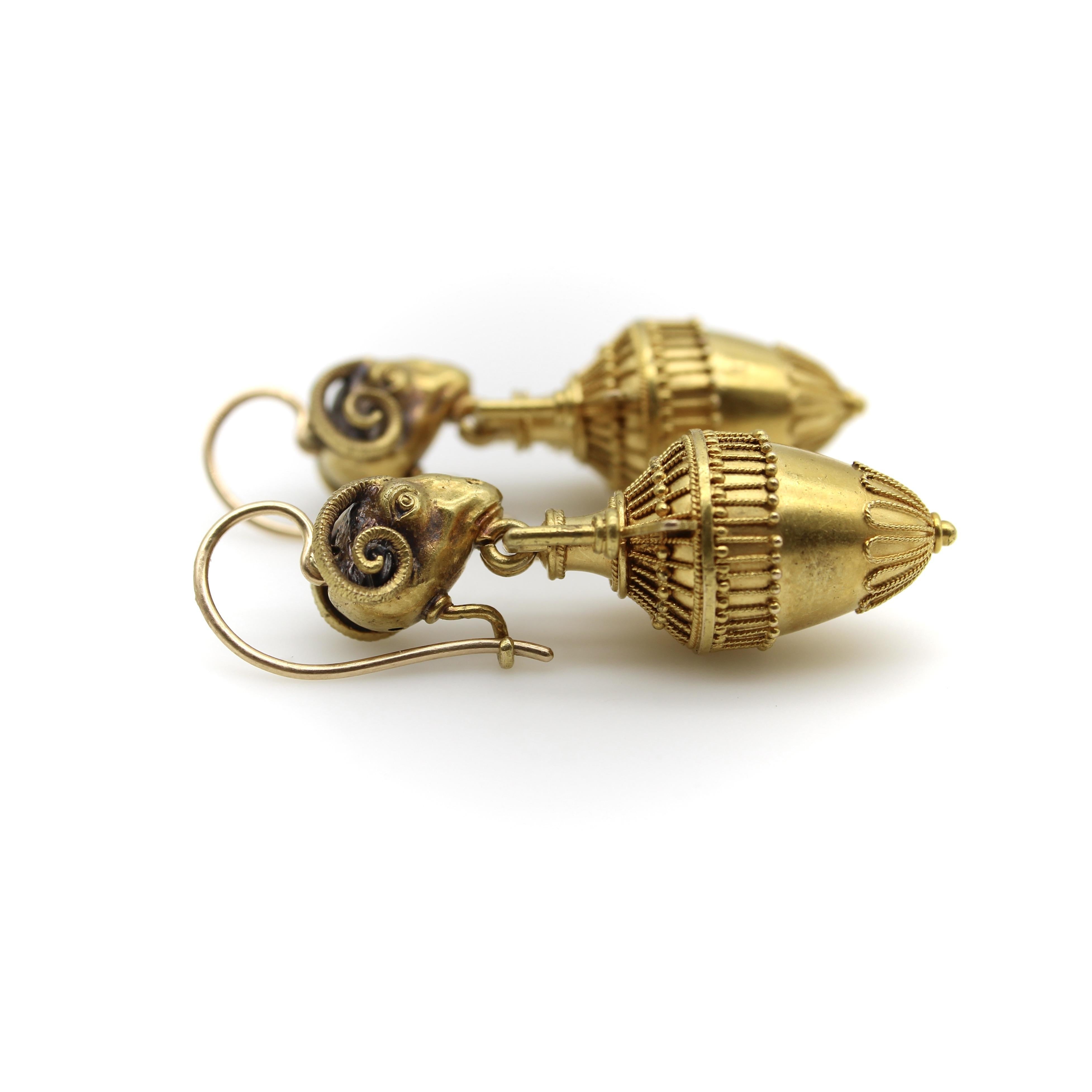Boucles d'oreilles Cannetille en or 14K avec tête de bélier et Amphora de style néo-étrusque Unisexe en vente
