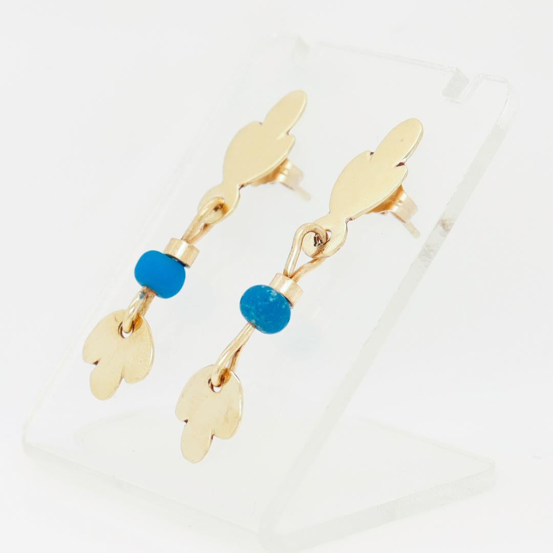 Néo-étrusque Boucles d'oreilles en goutte de style néo-étrusque en or 14 carats et perles de verre par Resia Schor en vente