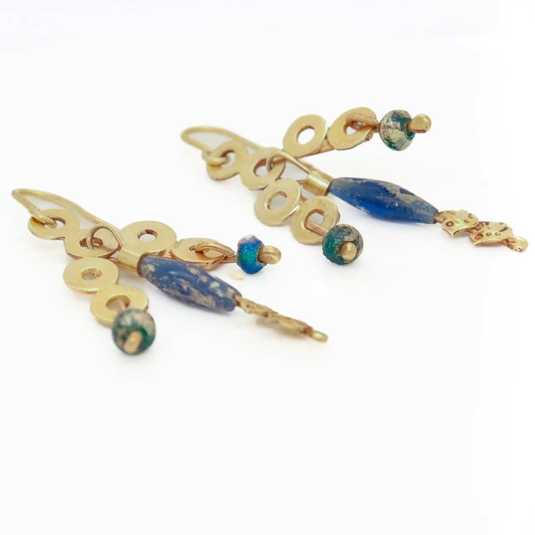 14k Gold- und Glasperlen-Tropfen-Ohrringe im etruskischen Revival-Stil von Resia Schor im Angebot 1