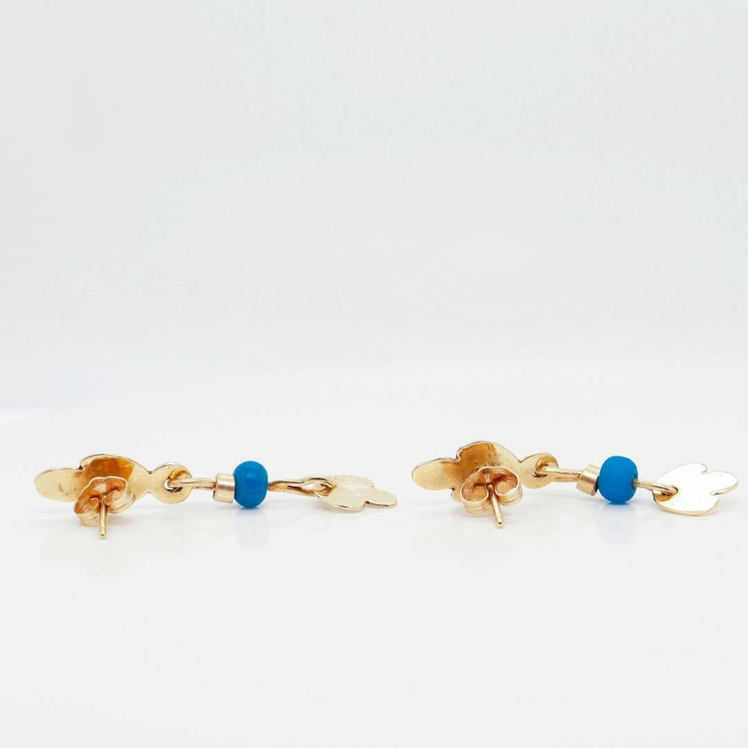 Boucles d'oreilles en goutte de style néo-étrusque en or 14 carats et perles de verre par Resia Schor en vente 1
