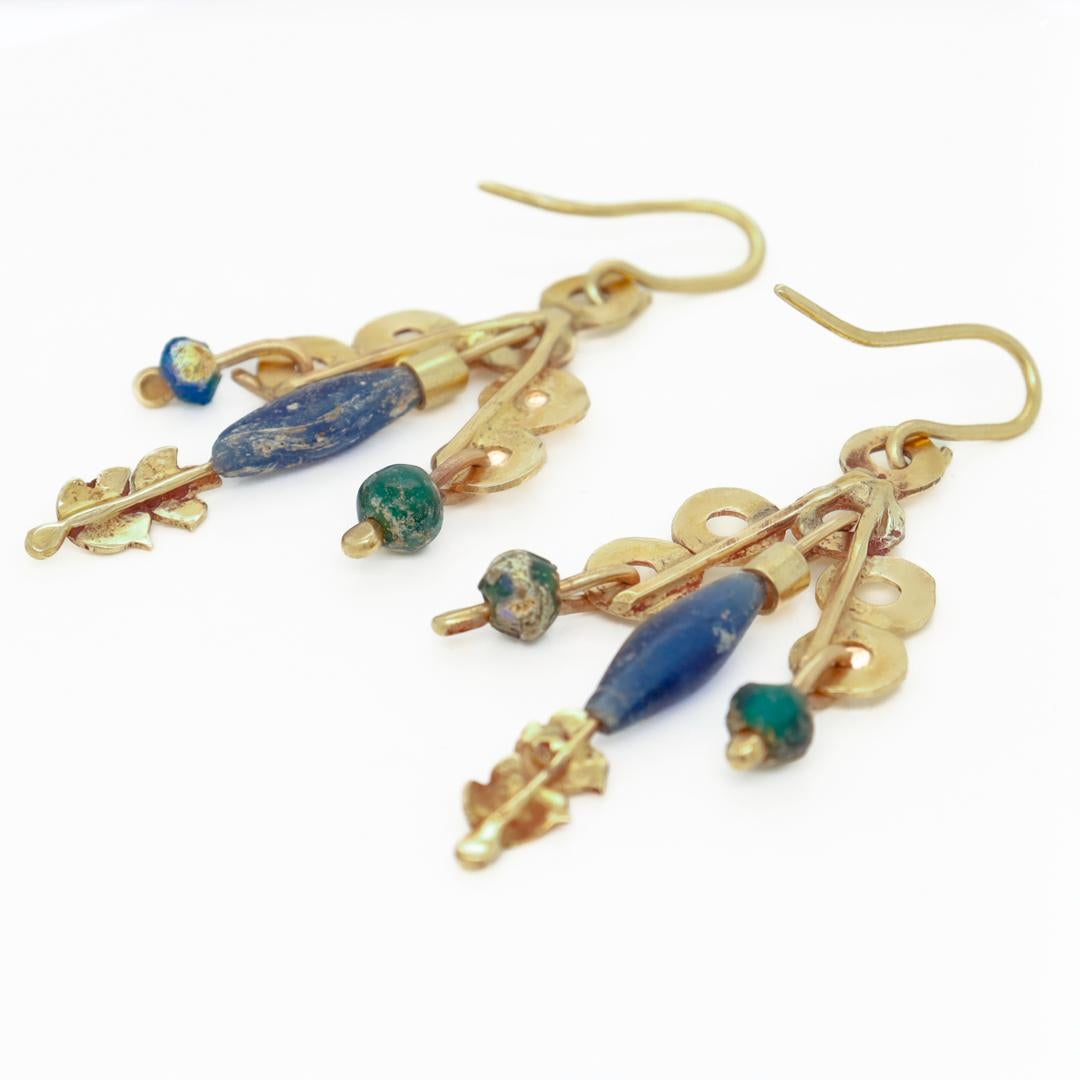 14k Gold- und Glasperlen-Tropfen-Ohrringe im etruskischen Revival-Stil von Resia Schor im Angebot 2