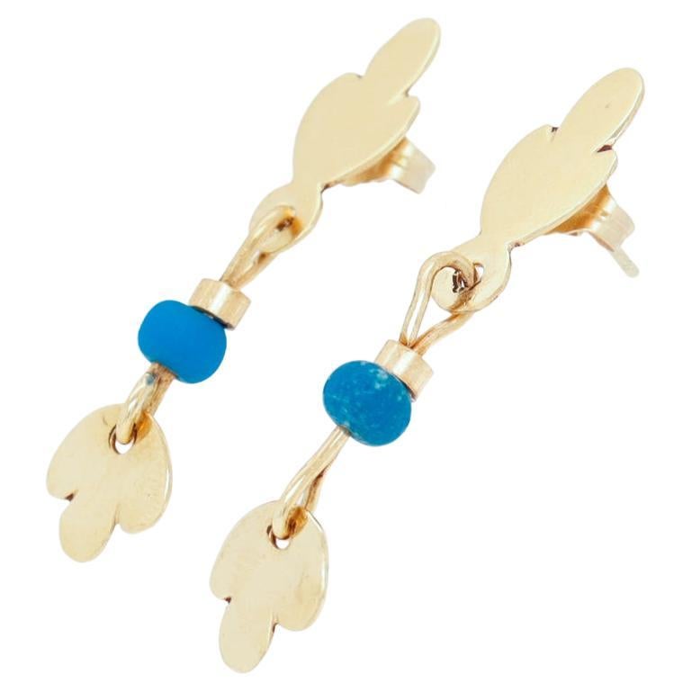Boucles d'oreilles en goutte de style néo-étrusque en or 14 carats et perles de verre par Resia Schor en vente