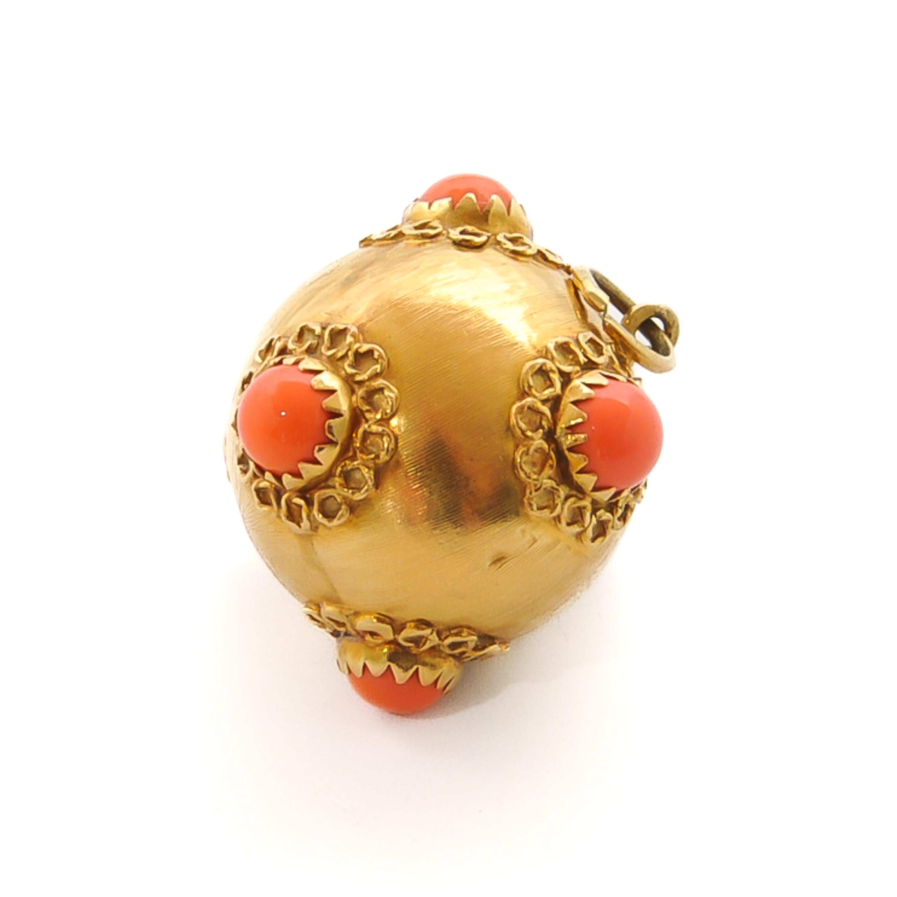 Women's or Men's Vintage Venetian Revival 18K Gold and Coral Sputnik Pendant For Sale