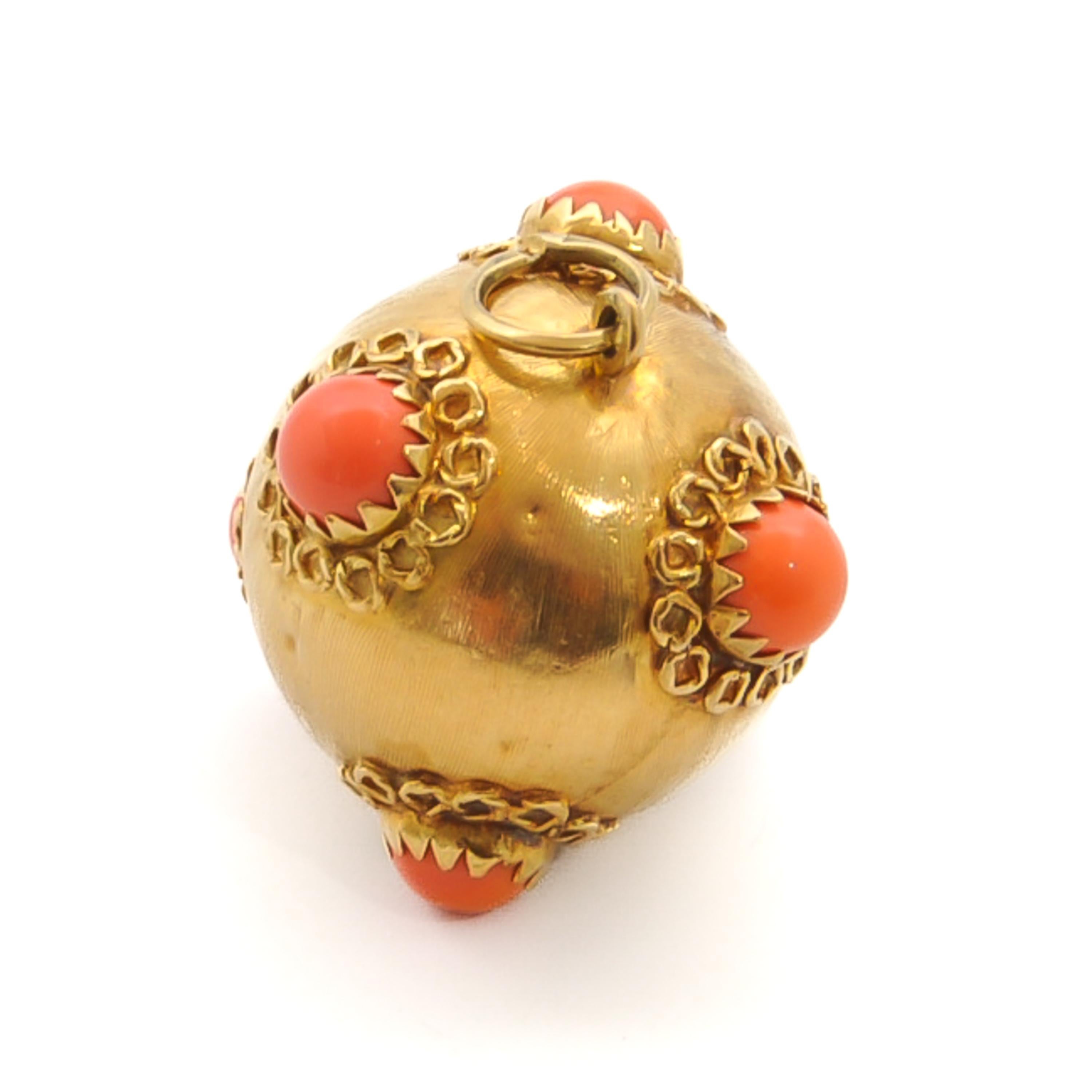 Vintage Venetian Revival 18K Gold and Coral Sputnik Pendant For Sale 1