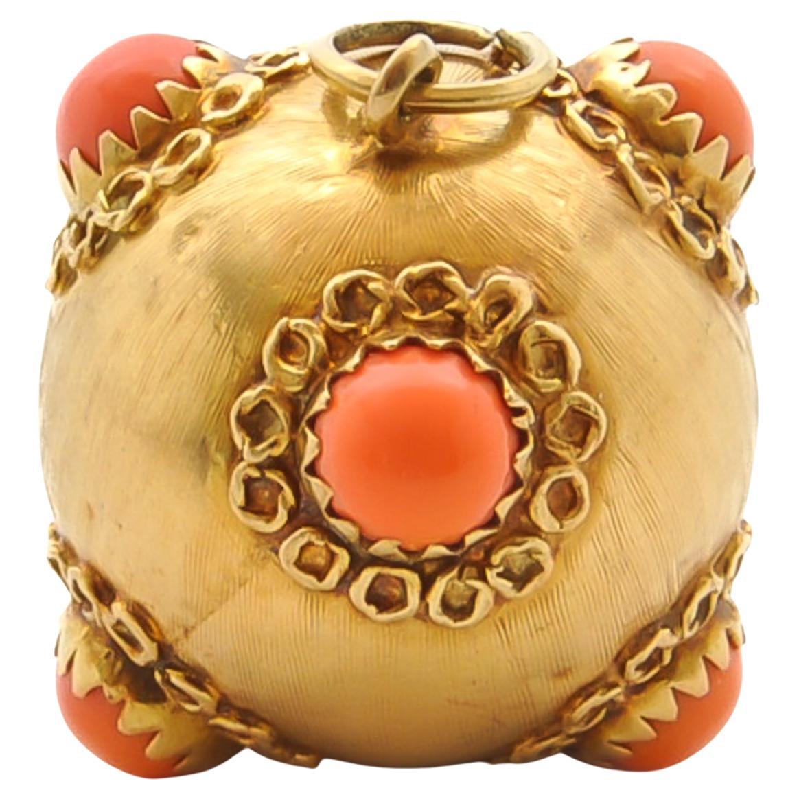 Vintage Venetian Revival 18K Gold and Coral Sputnik Pendant For Sale