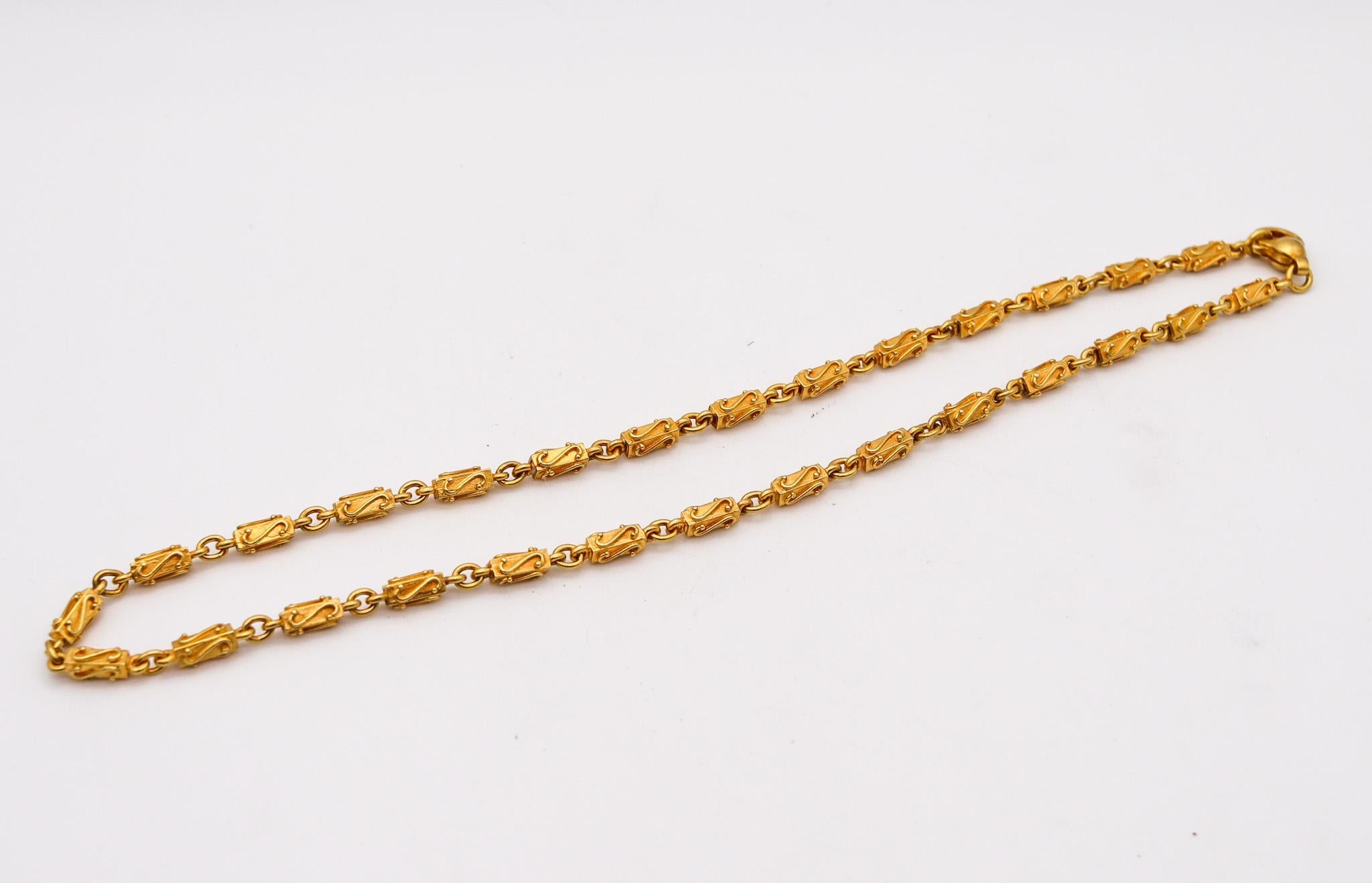 Women's or Men's Etruscan Revival Vintage Italian Bold Chain Necklace in Solid 18Kt Yellow Gold For Sale