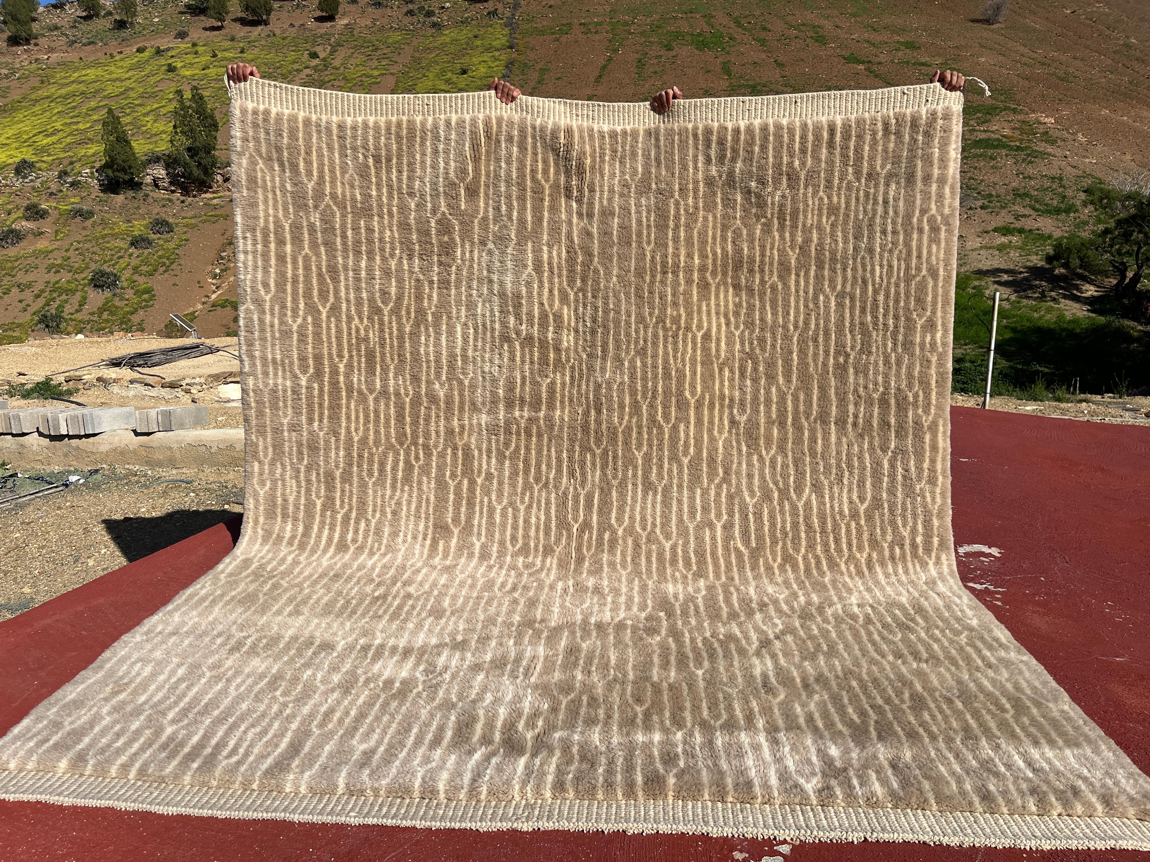 ETRUSCAN SAND Berberwollteppich Modern Handgewebt Groß Minimalistisch Zeitgenössisch (Gewebt) im Angebot